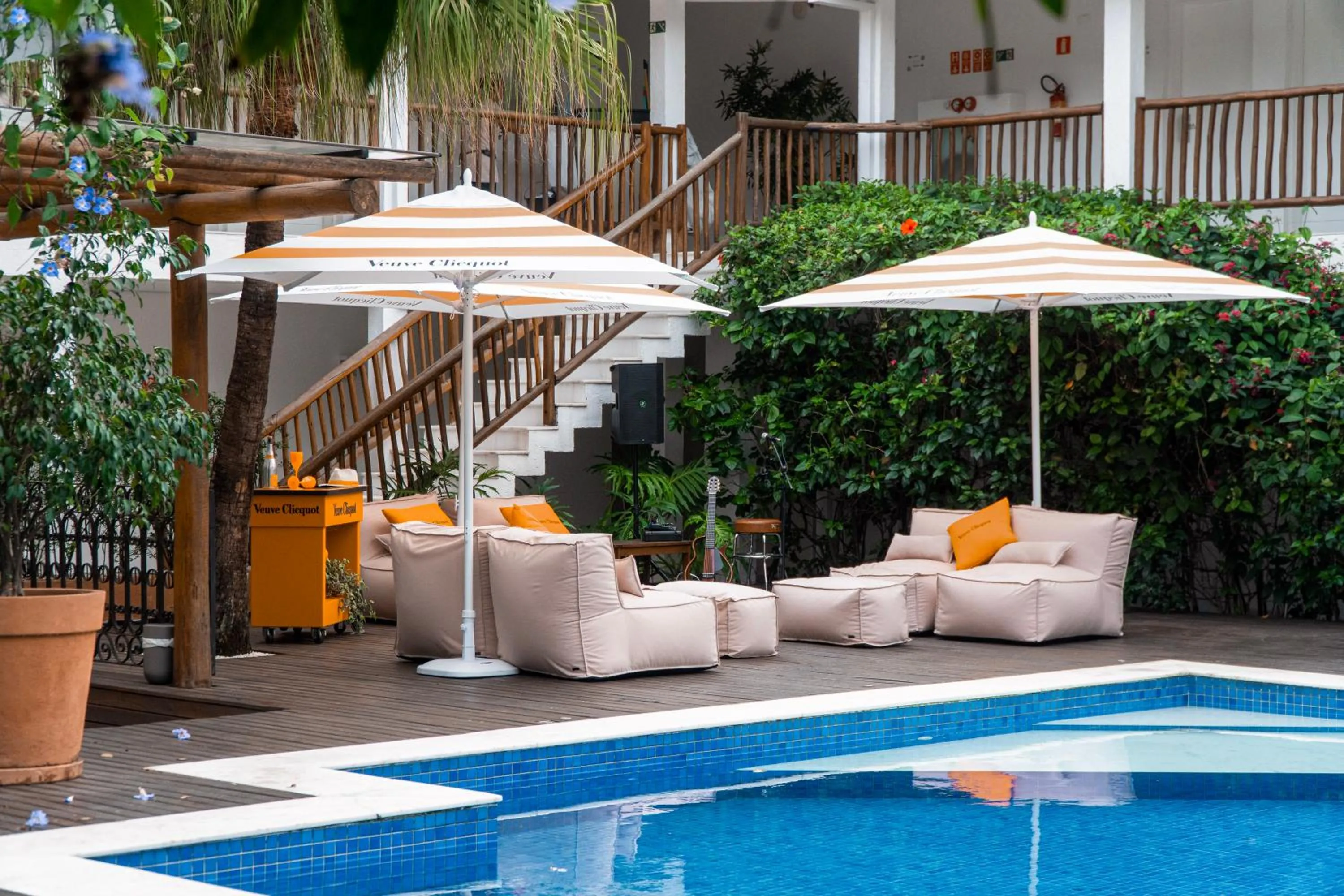 Seating area in Hotel Maui Maresias