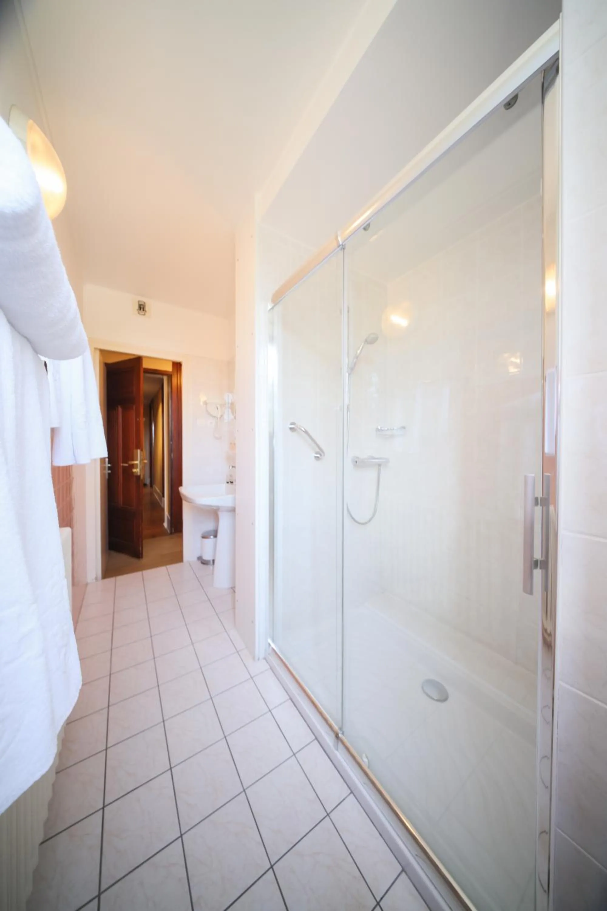 Shower in Best Western Grand Hotel de Paris & Spa