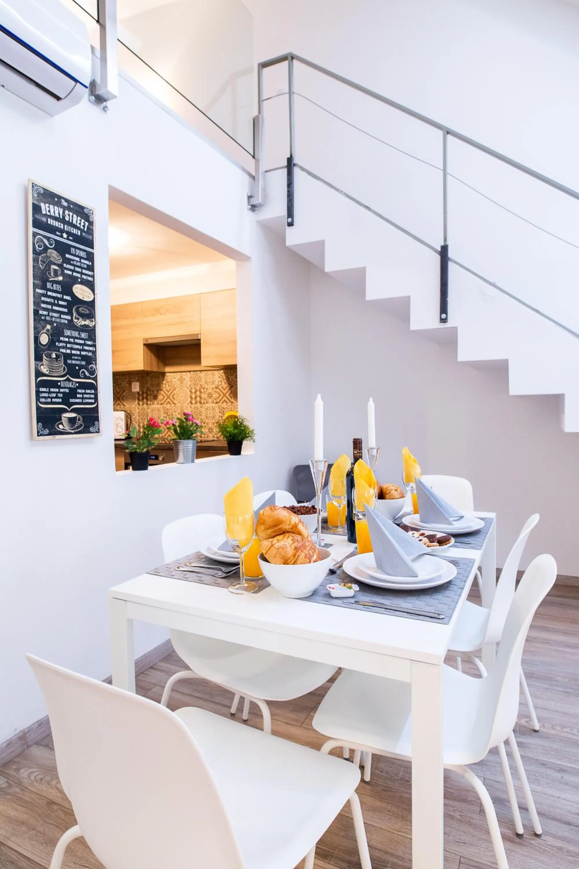 Dining area in Vagabond Corvin