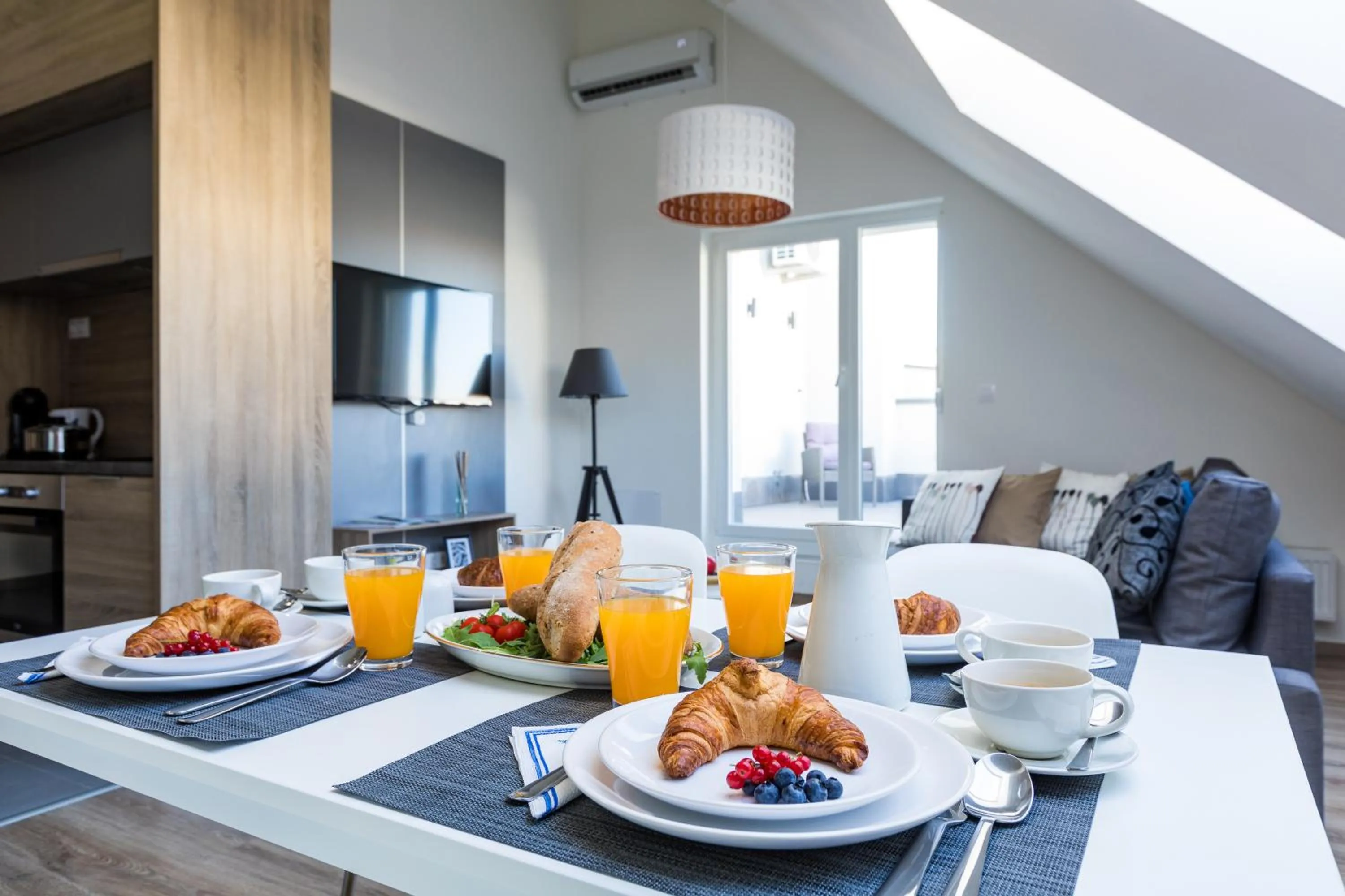 Dining area in Vagabond Corvin