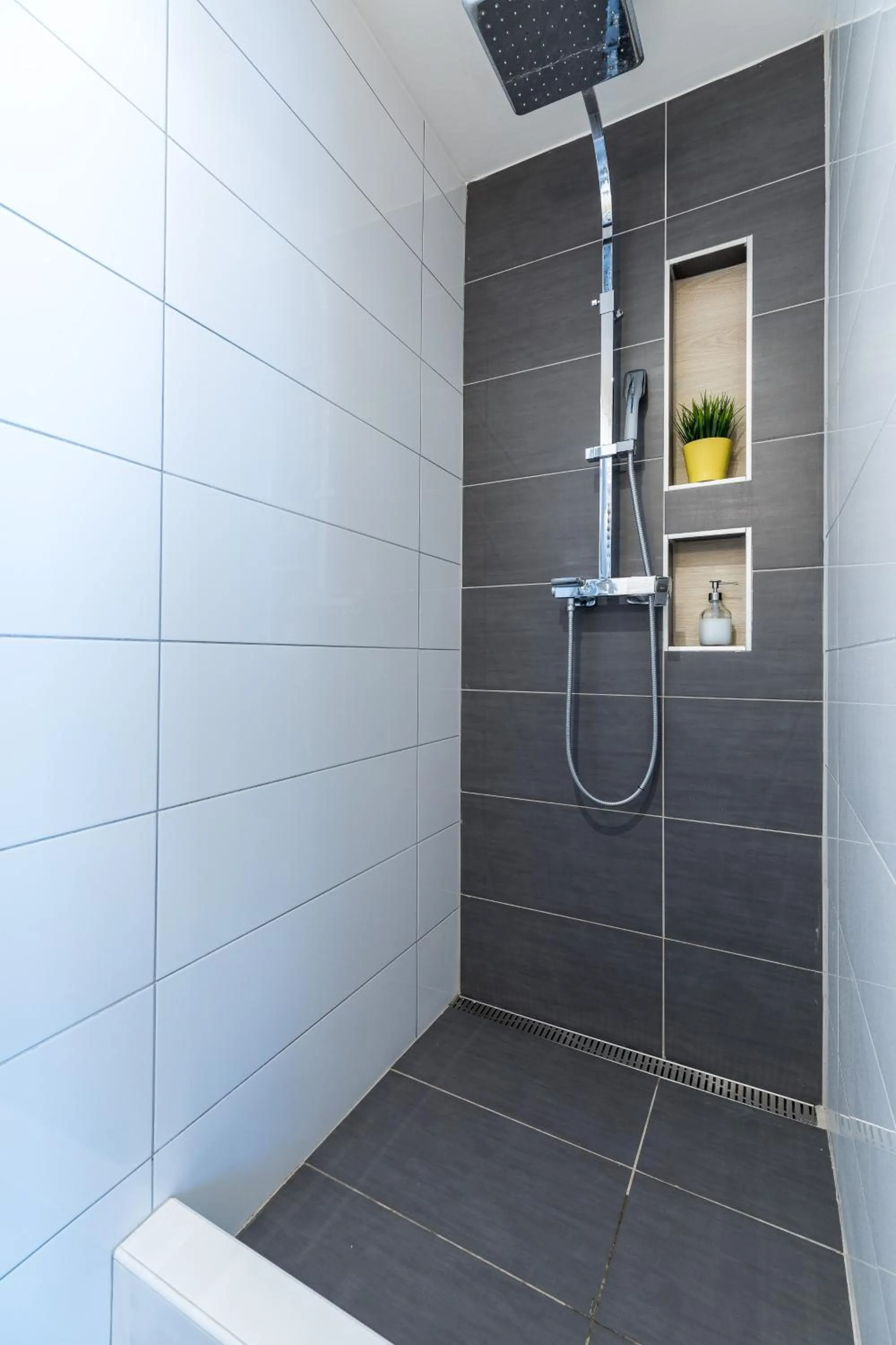 Shower in Vagabond Corvin