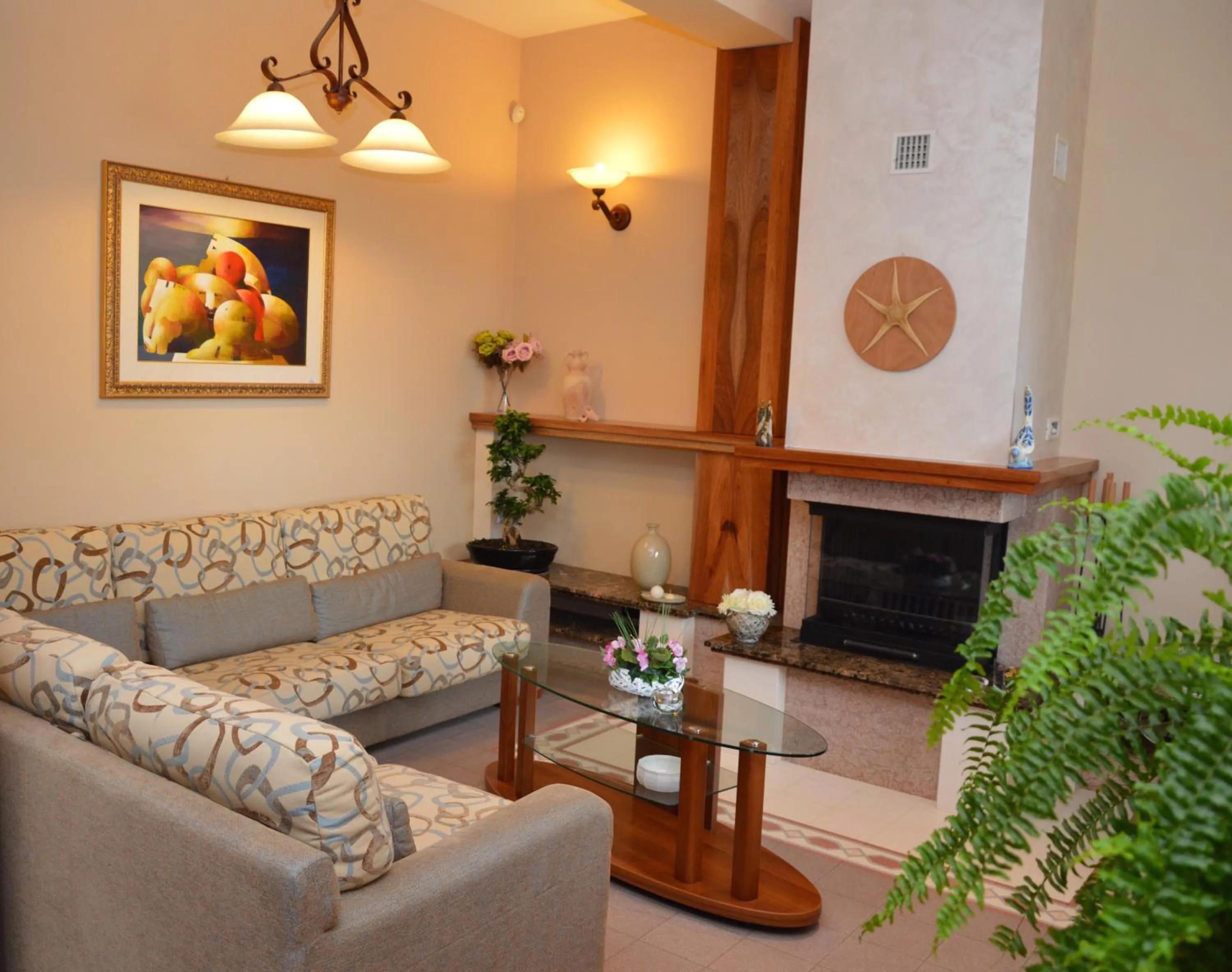 Communal lounge/ TV room in Villa Giulia - Sicilian Luxury Garden