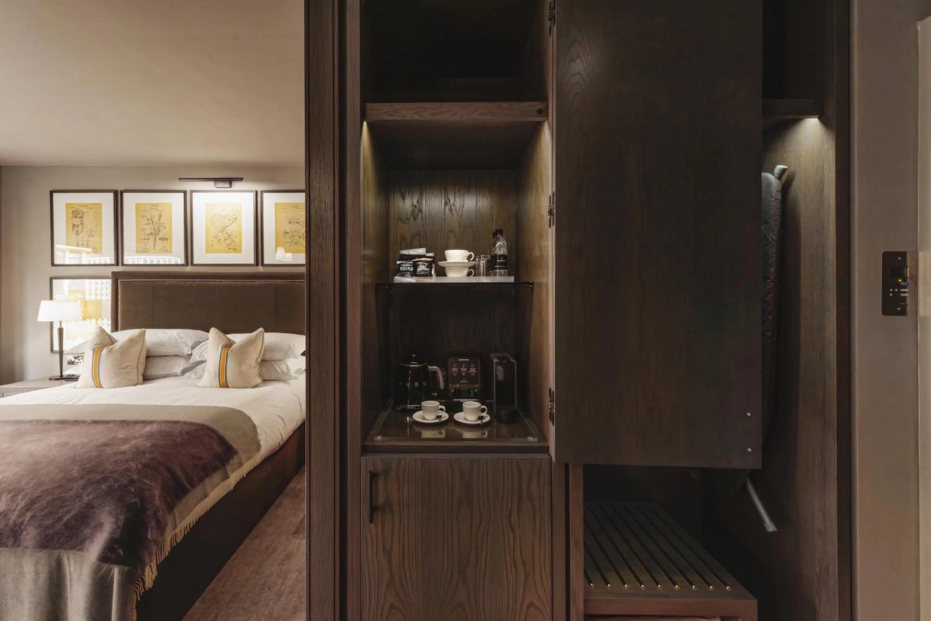 Bedroom, Bed in Dakota Leeds