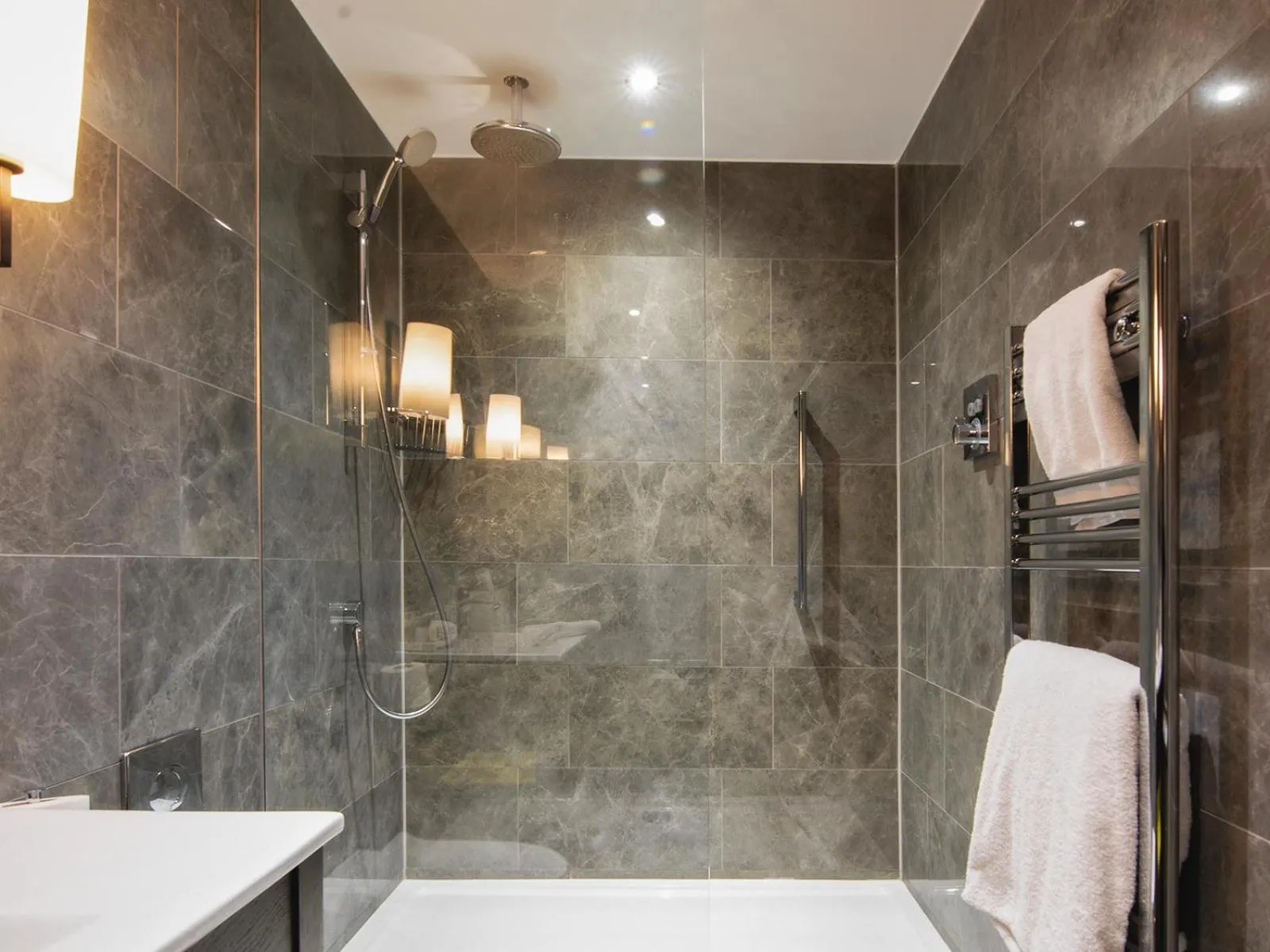 Shower in Dakota Leeds