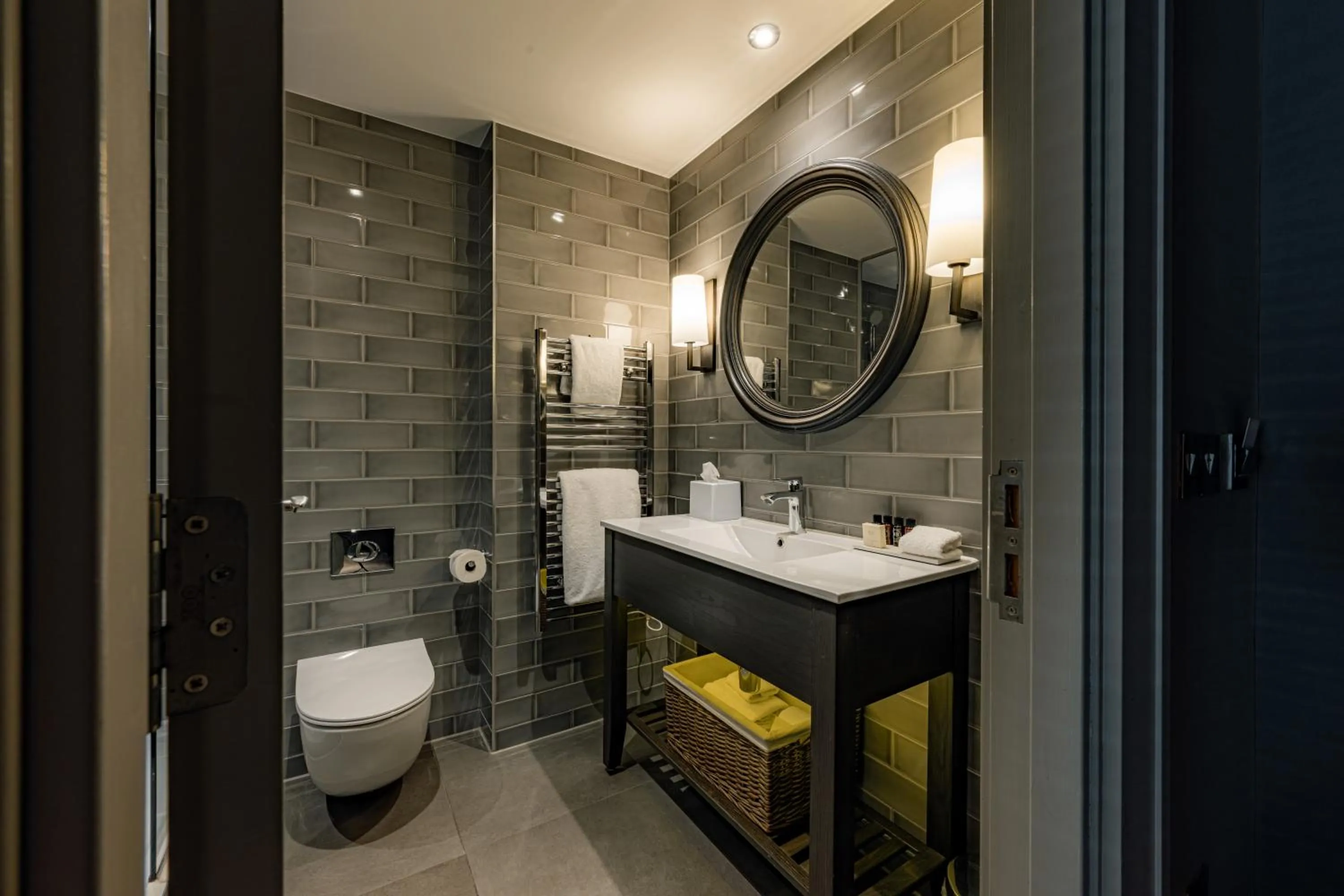 Toilet in Dakota Leeds