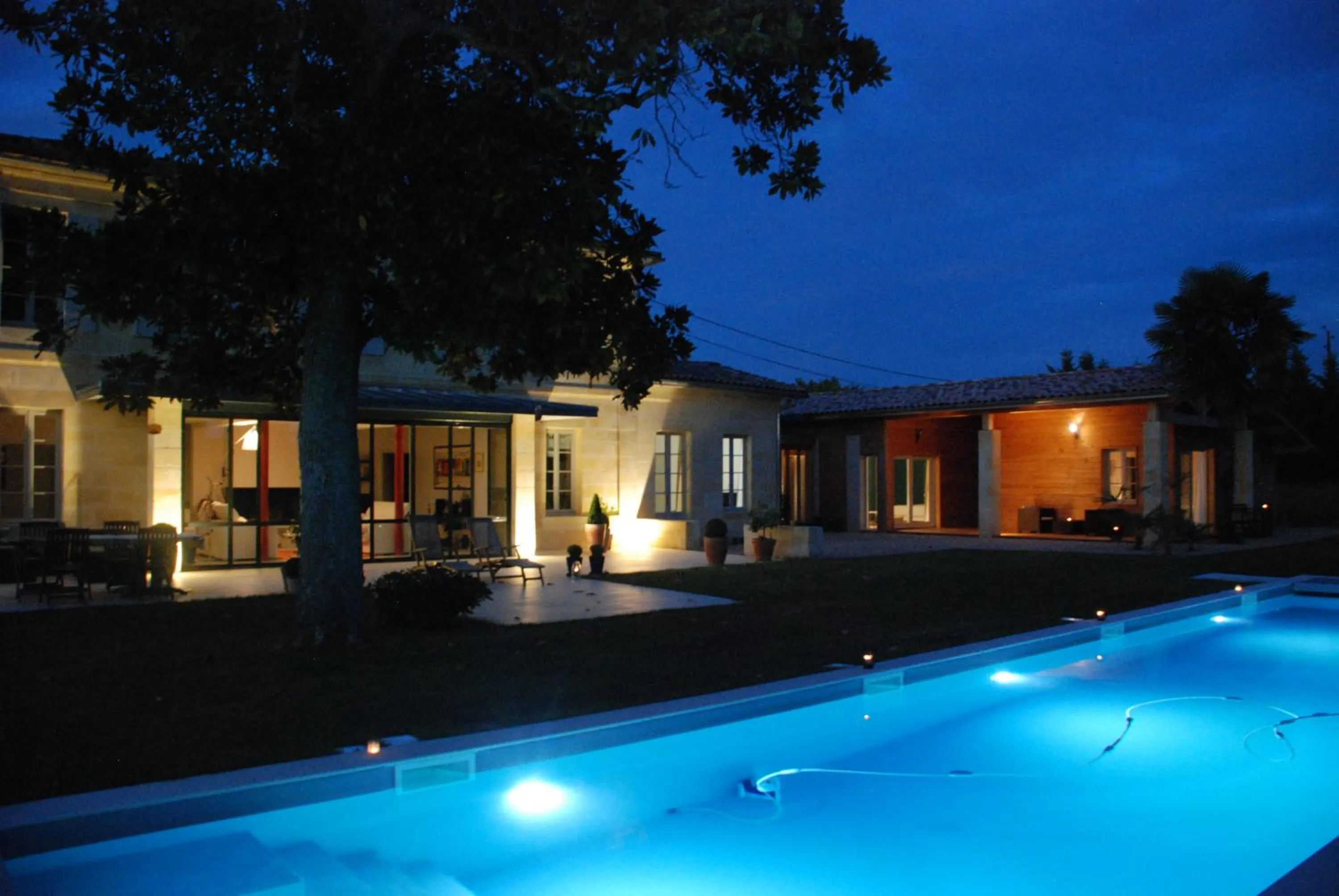 Night in Les Ambèles