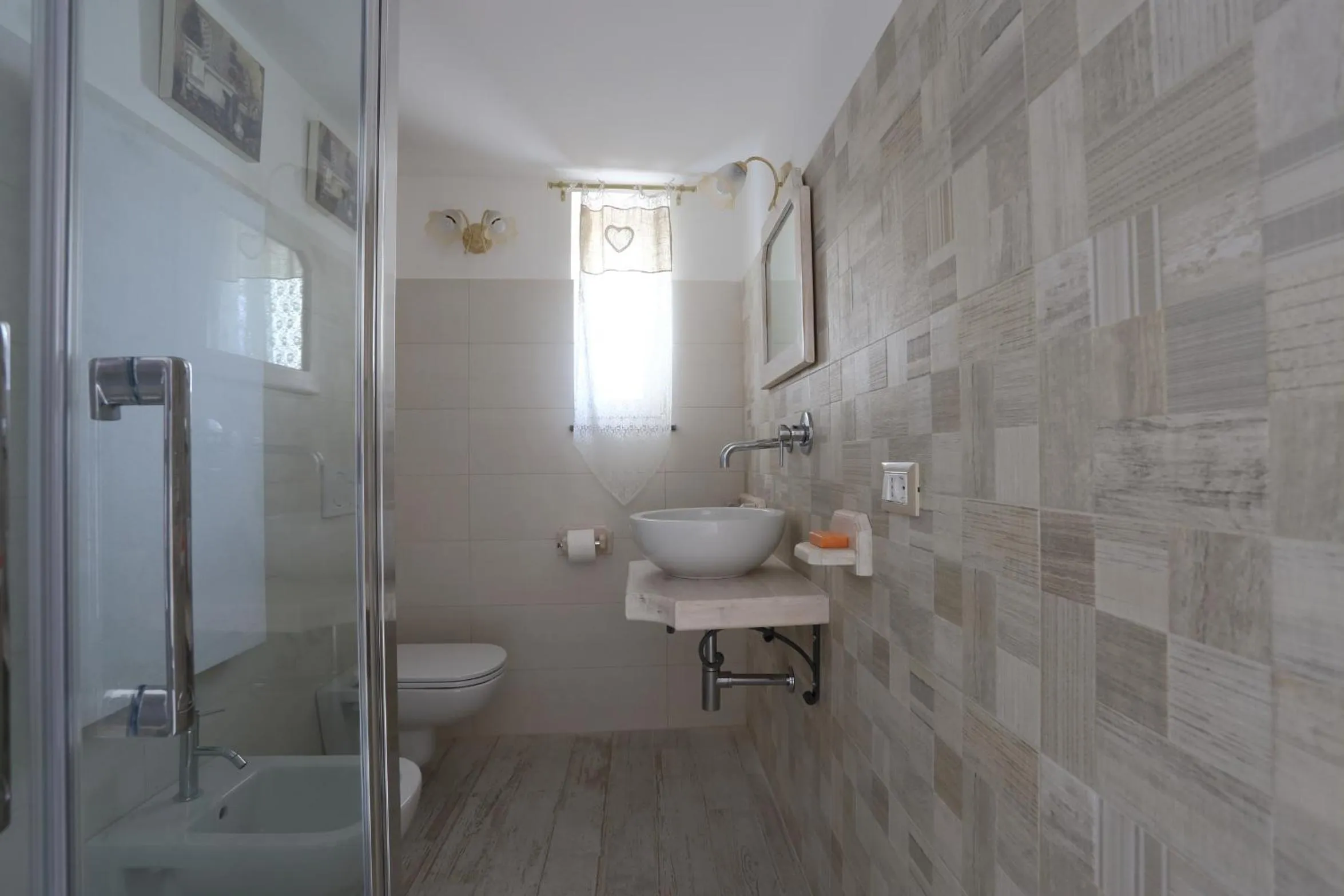 Shower in Ambrosio Relais