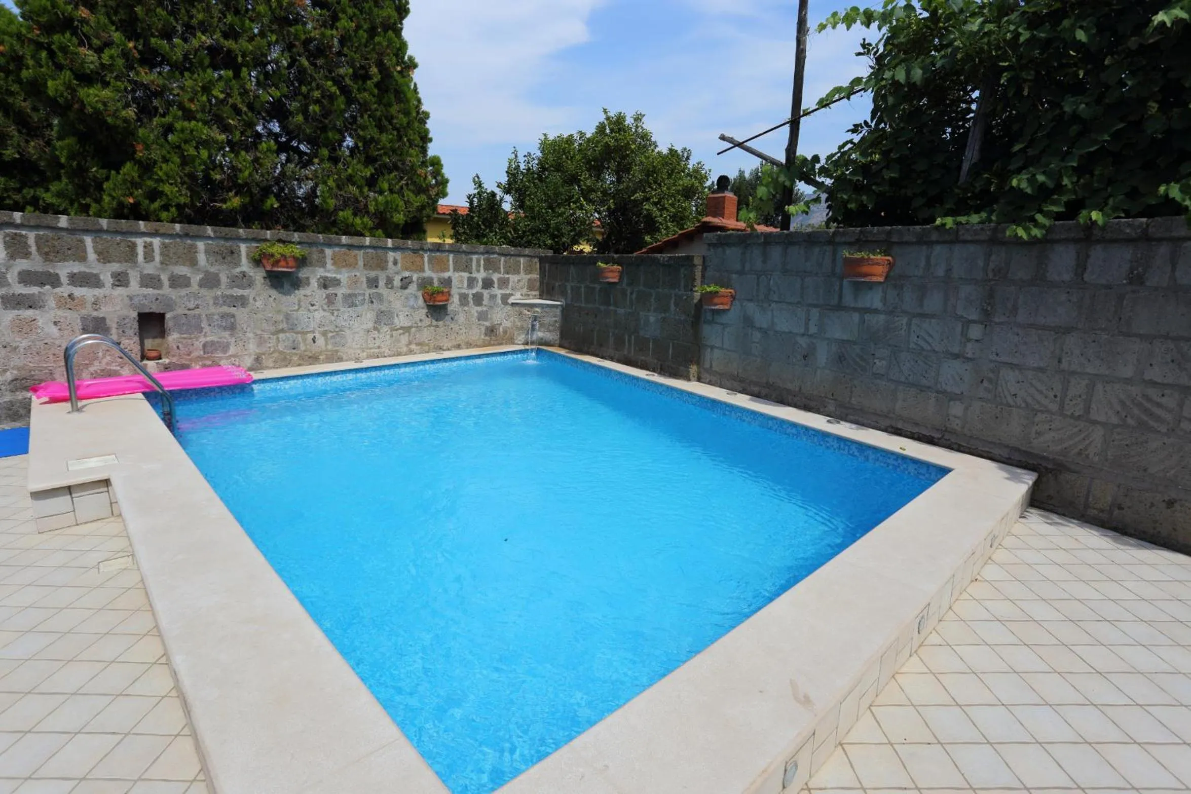 Swimming pool in Ambrosio Relais