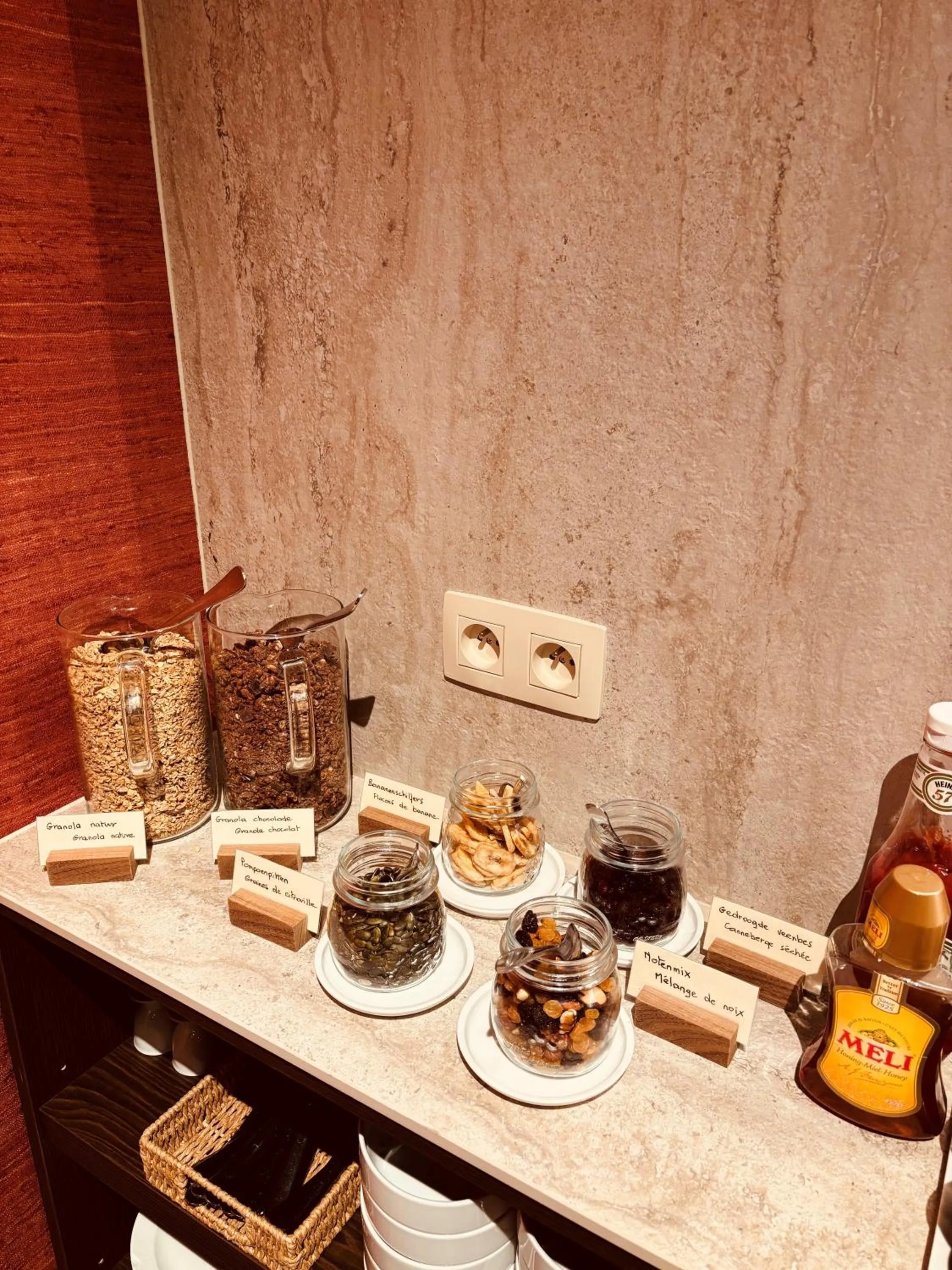 Buffet breakfast in Prado Next Door