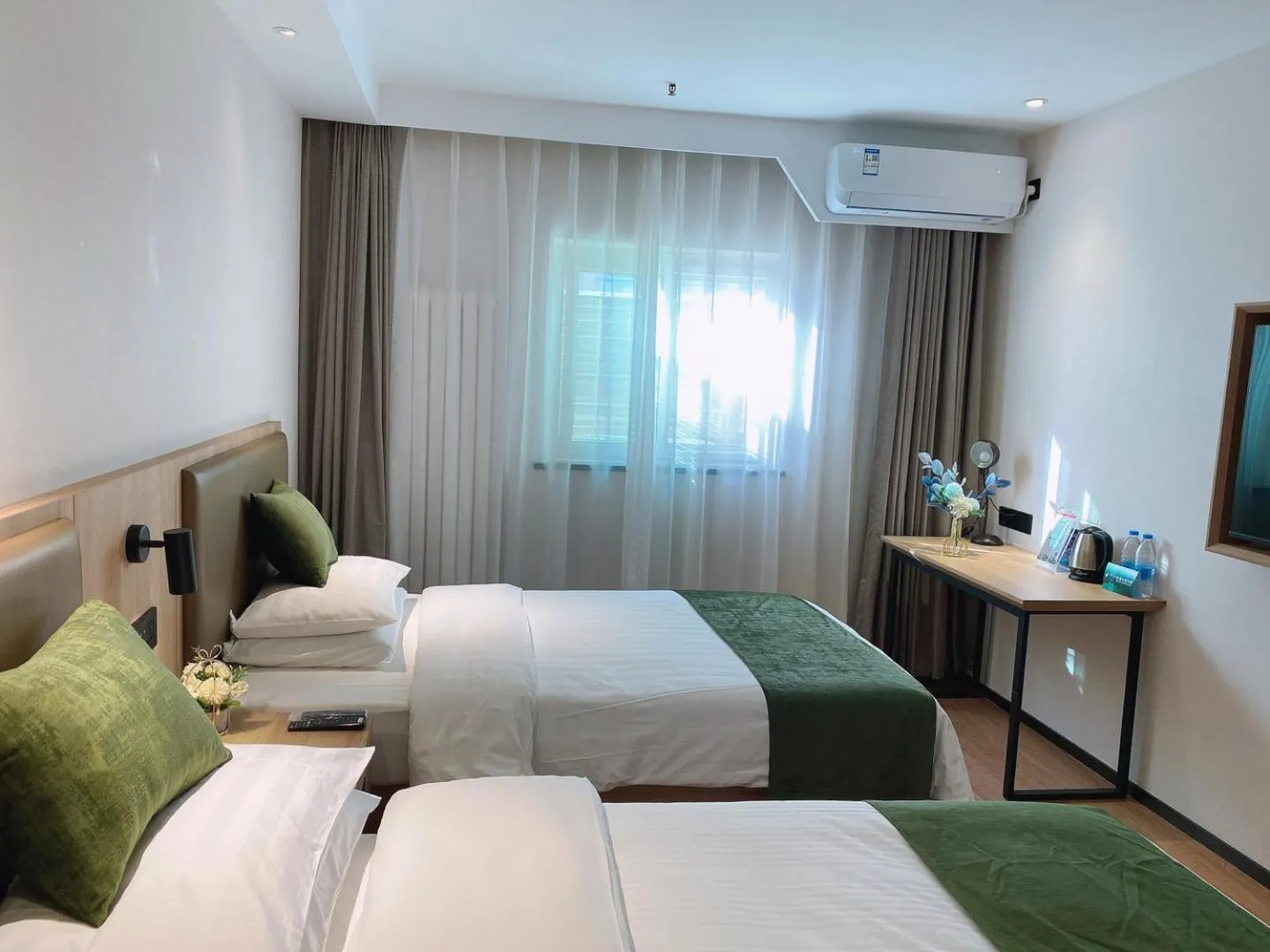 Bed in GreenTree Inn Tianjin Xiqing District Xiuchuan Road Sunshine 100