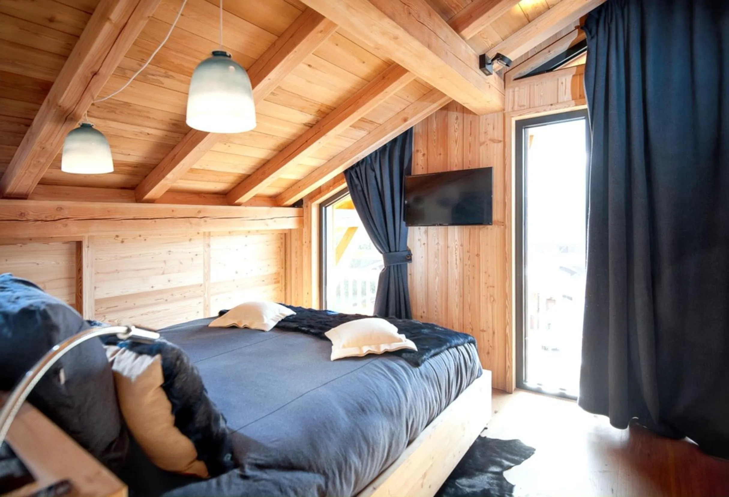 Photo of the whole room, Bed in Chalet spacieux à Samoëns de 210 m² avec jacuzzi et jardin