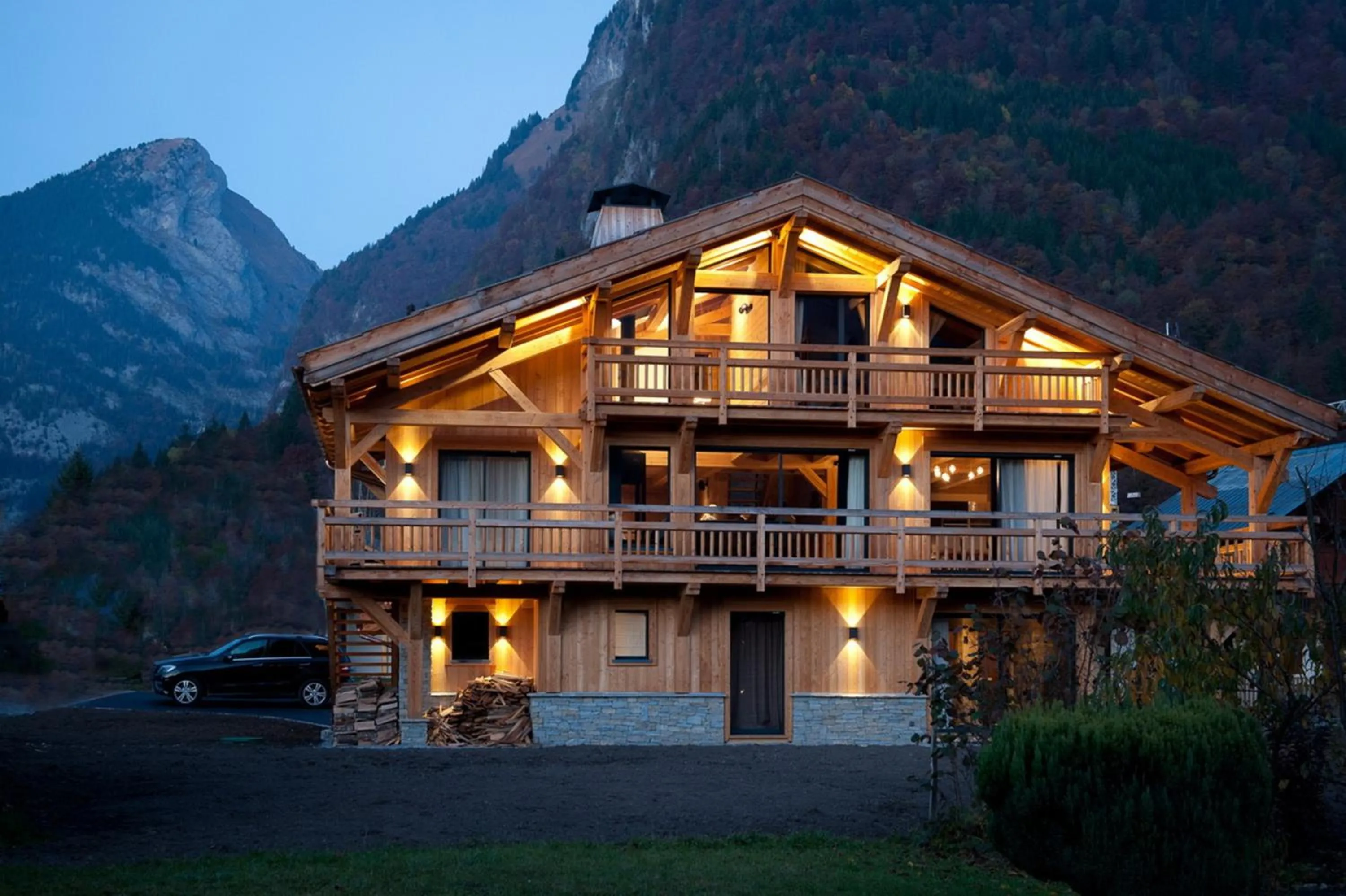 Property building in Chalet spacieux à Samoëns de 210 m² avec jacuzzi et jardin