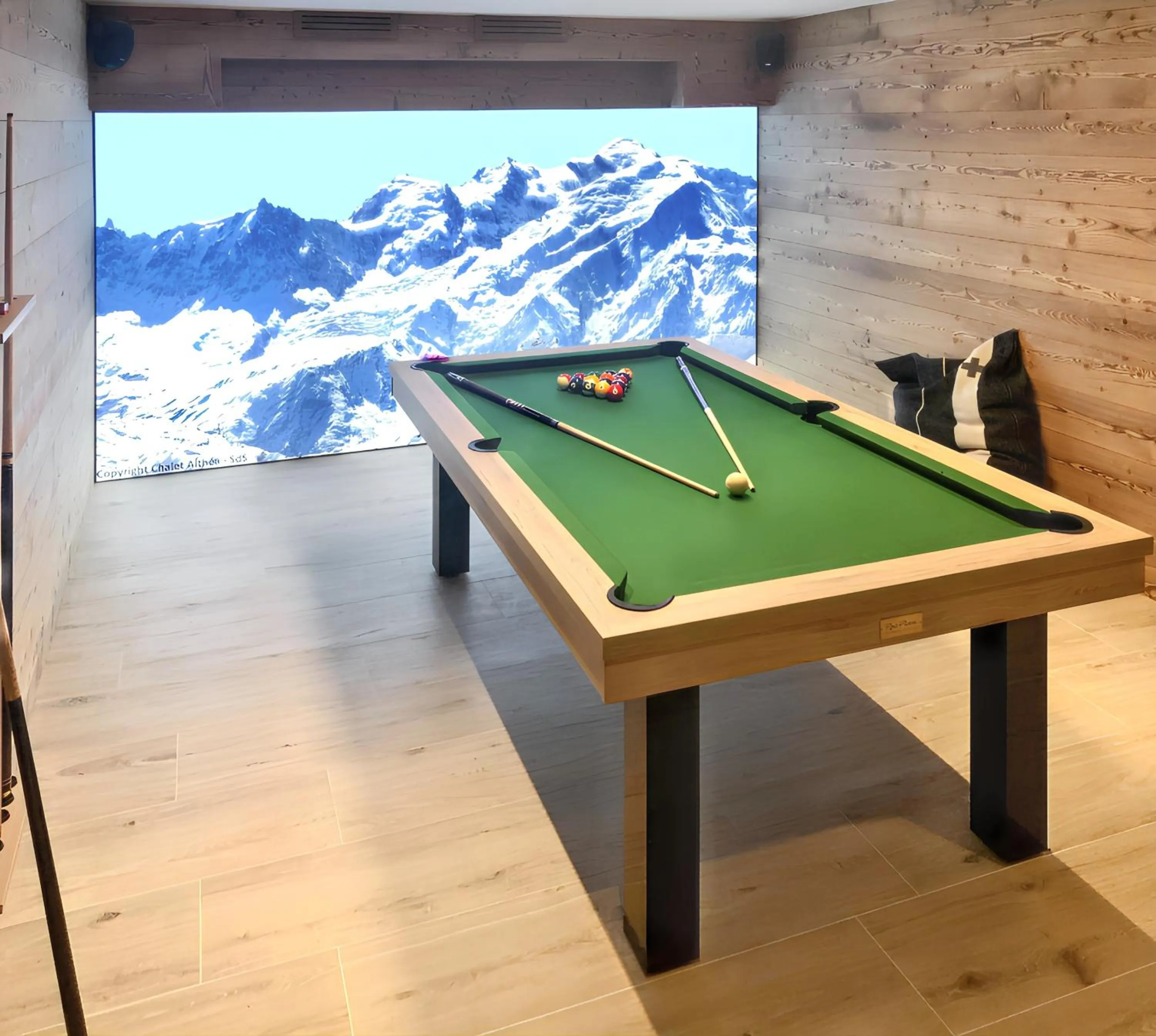 Living room in Chalet spacieux à Samoëns de 210 m² avec jacuzzi et jardin