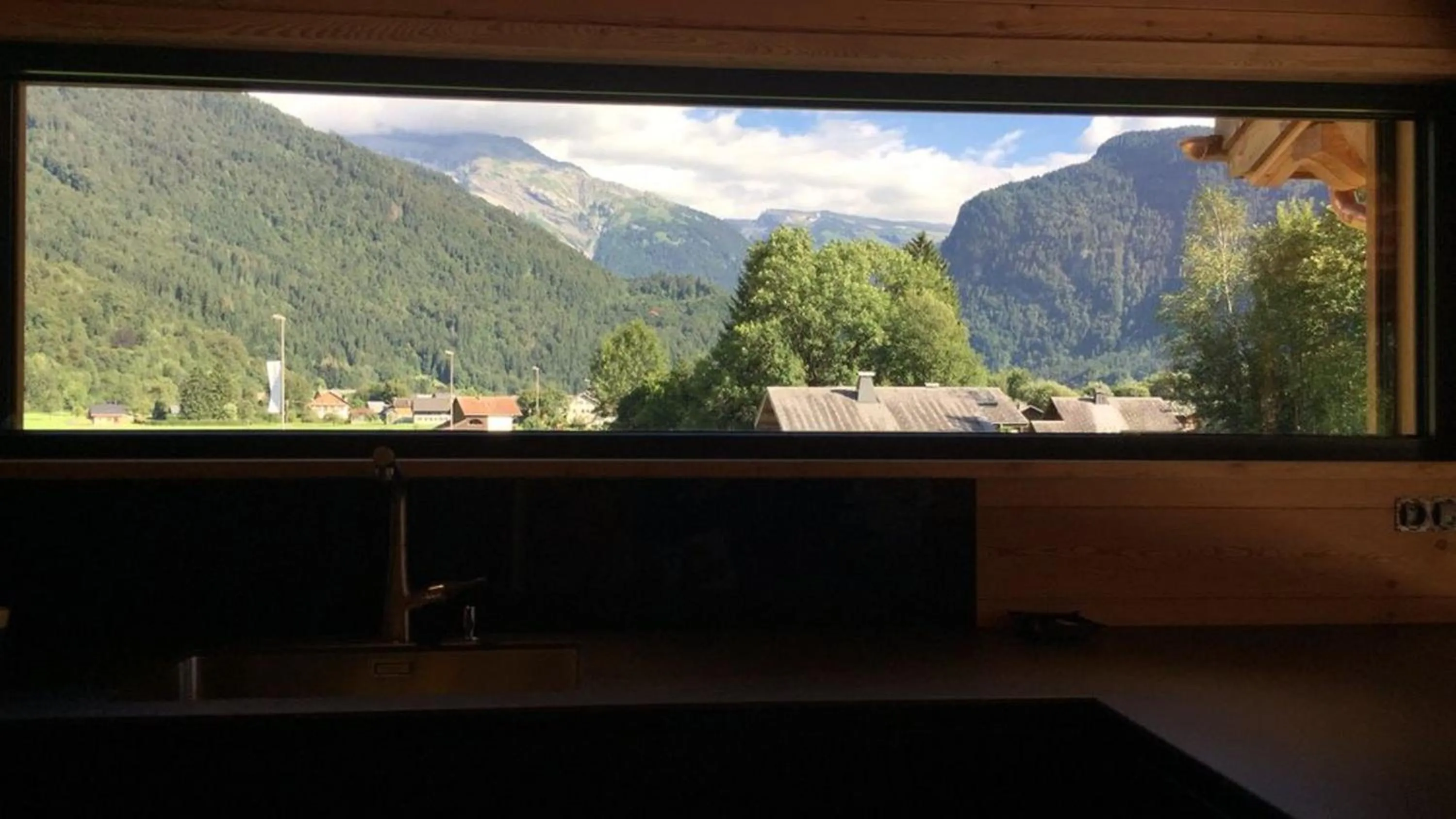 Chalet spacieux à Samoëns de 210 m² avec jacuzzi et jardin