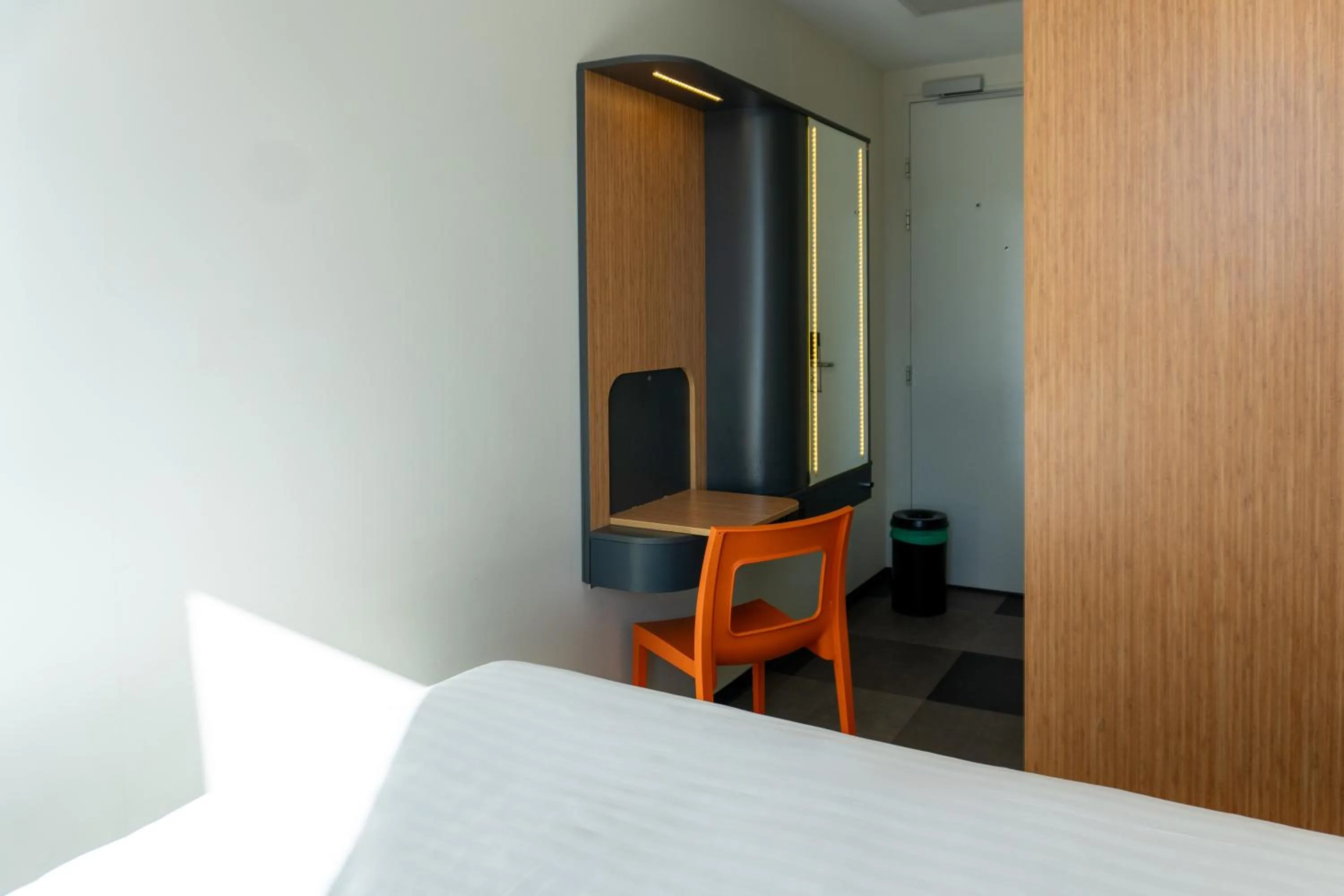 Bedroom, Bed in easyHotel Amsterdam Arena Boulevard
