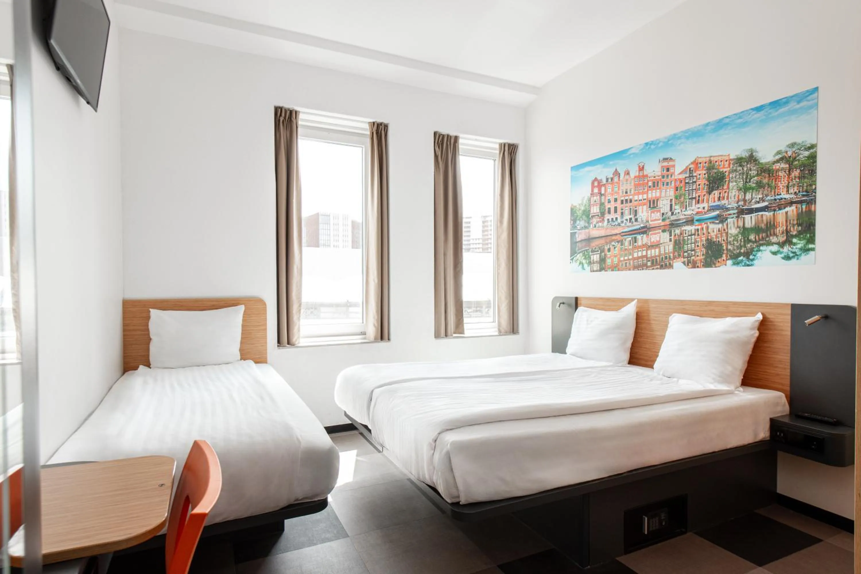 Bedroom, Bed in easyHotel Amsterdam Arena Boulevard