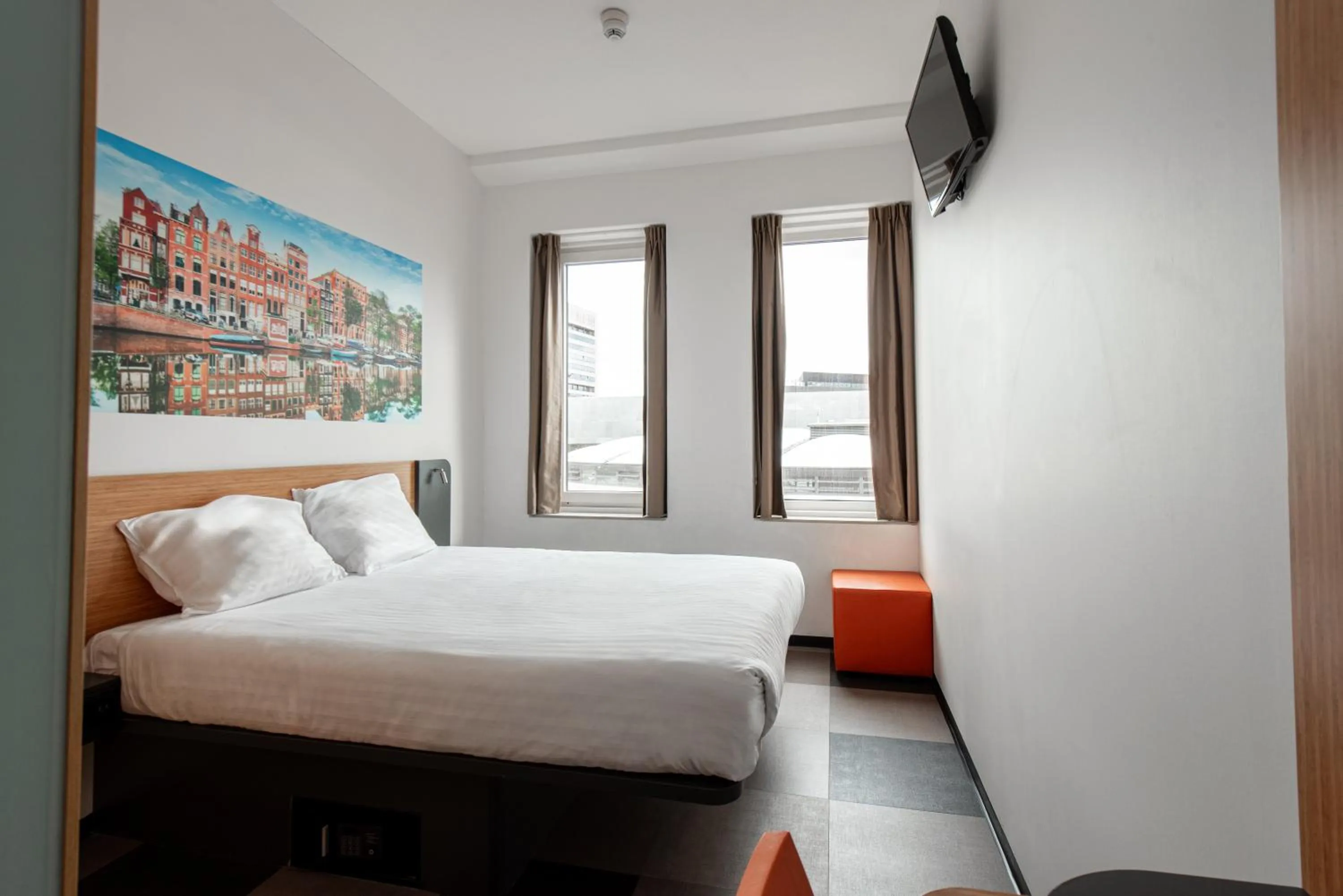 Bedroom, Bed in easyHotel Amsterdam Arena Boulevard