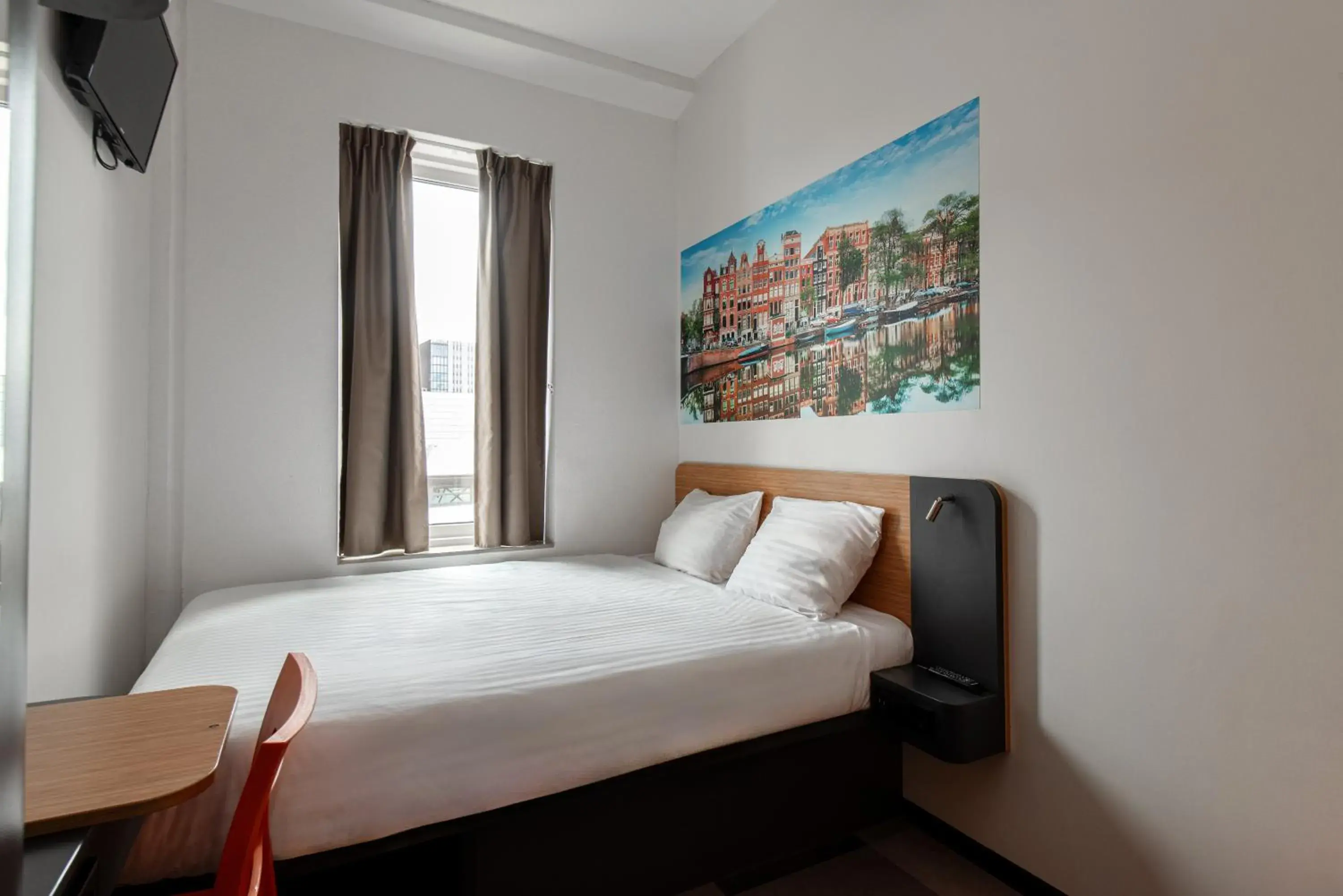 Economy Double Room in easyHotel Amsterdam Arena Boulevard Economy Double Room in easyHotel Amsterdam Arena Boulevard