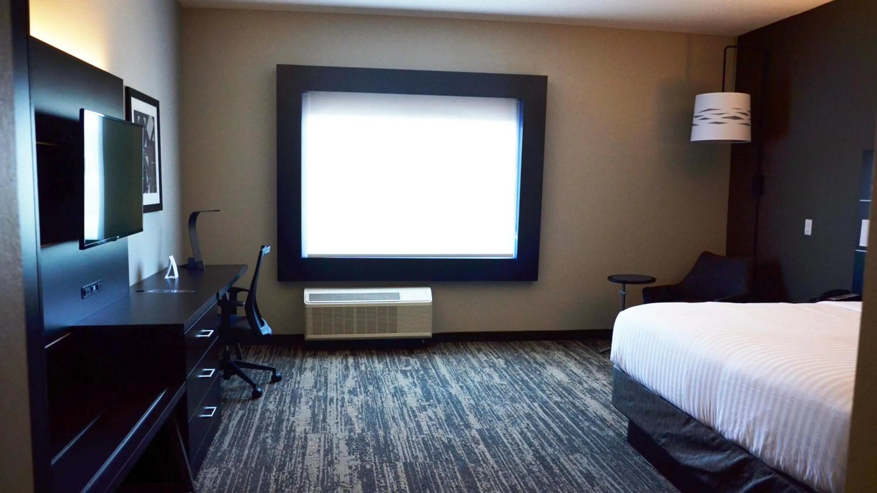 Photo of the whole room, Bed in Holiday Inn Express & Suites - Jacksonville W - I295 and I10 by IHG