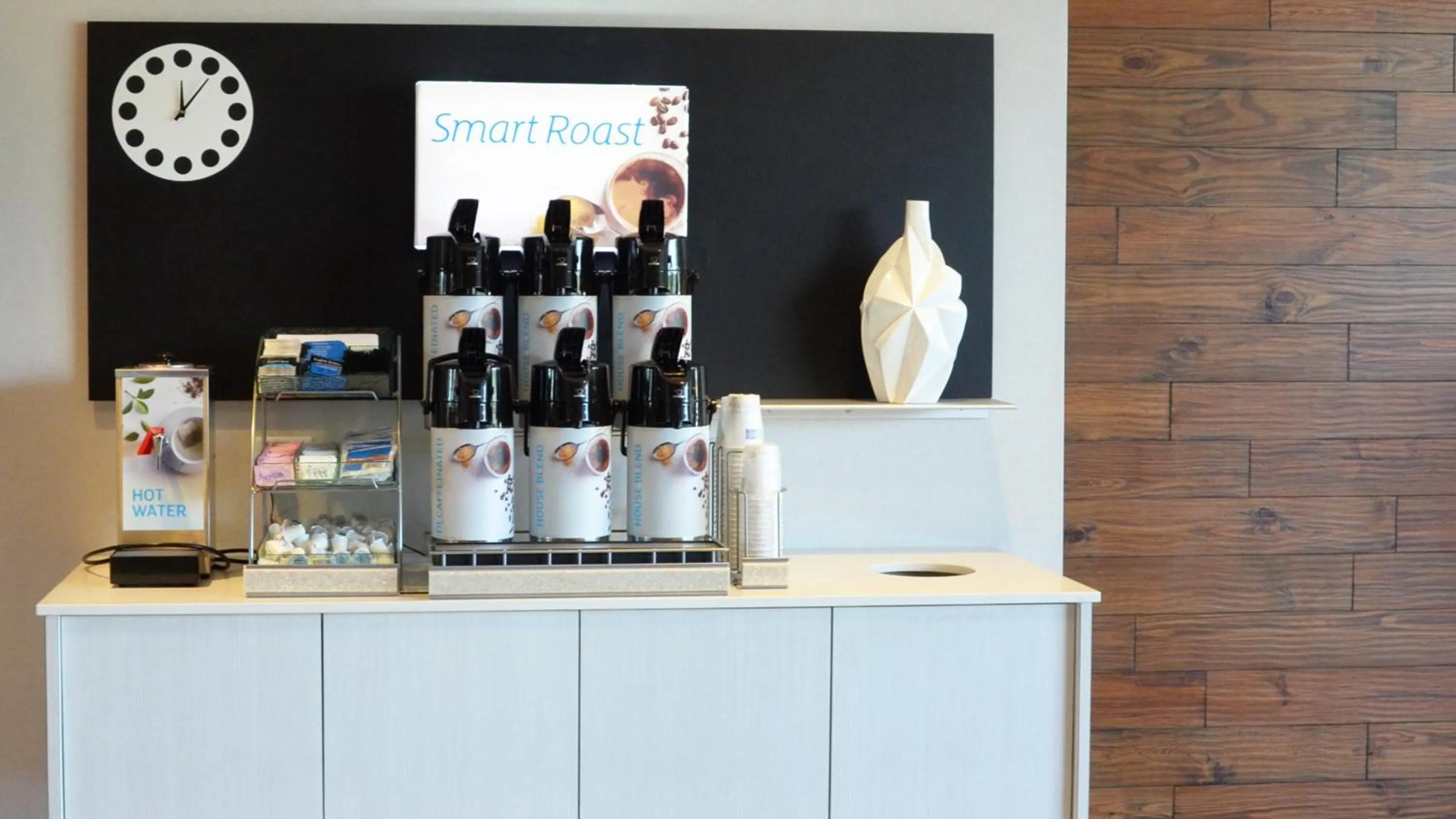 Bedroom in Holiday Inn Express & Suites - Jacksonville W - I295 and I10 by IHG