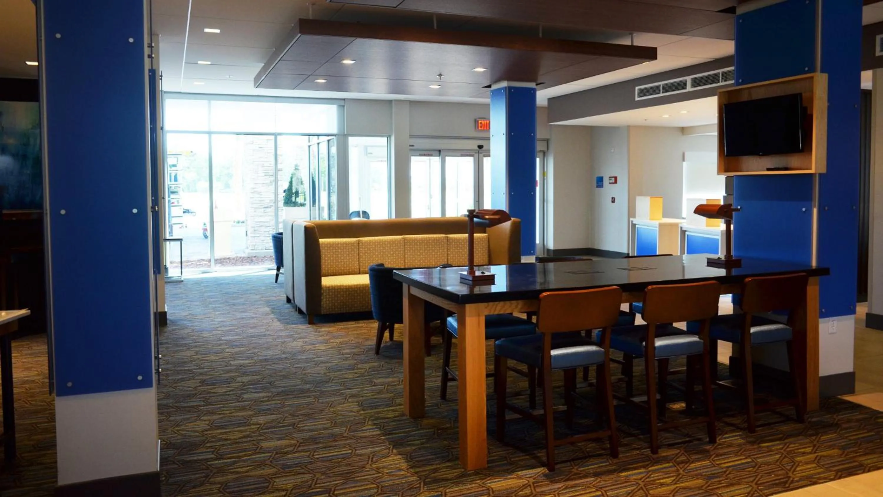 Lobby or reception in Holiday Inn Express & Suites - Jacksonville W - I295 and I10 by IHG