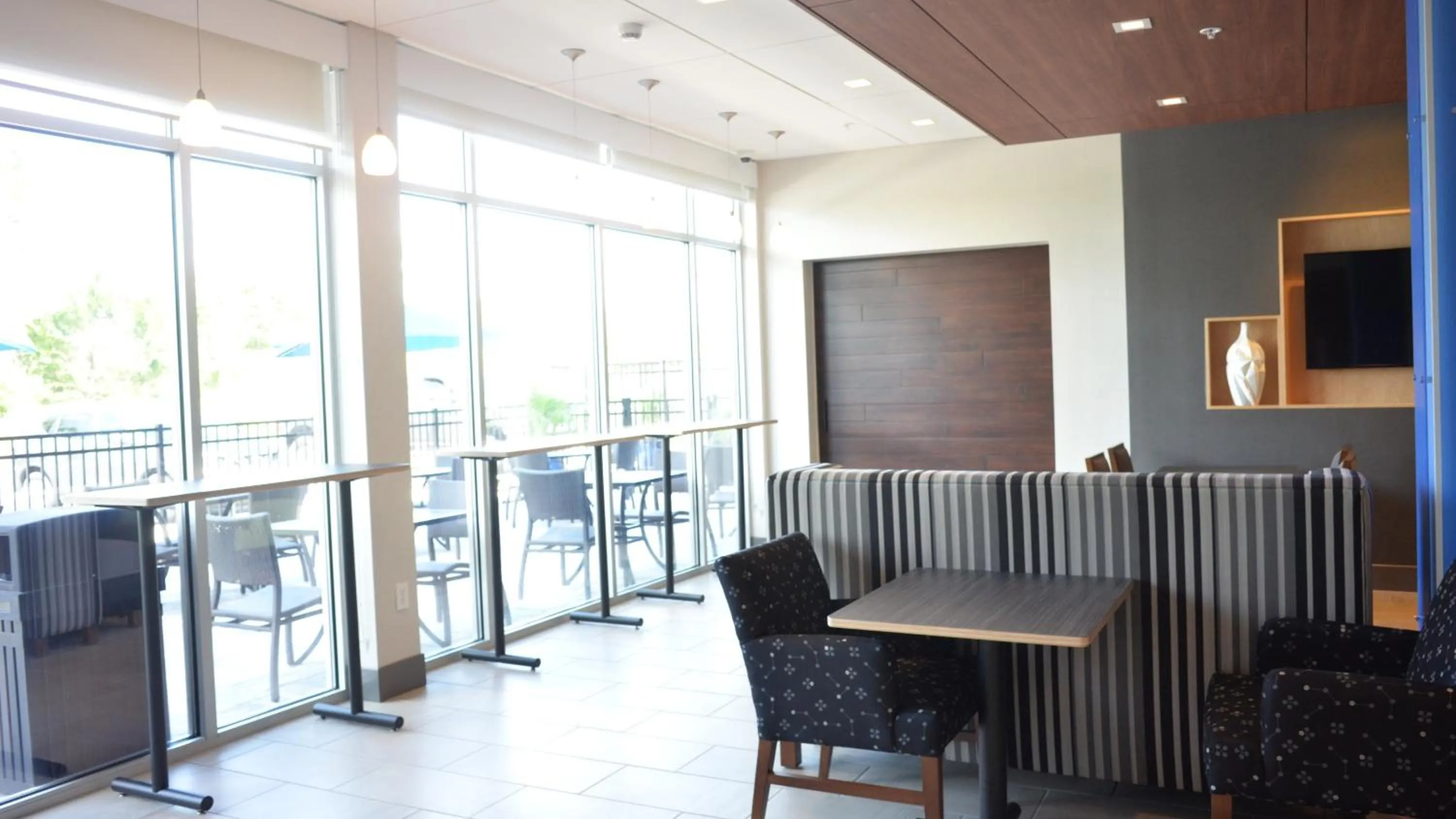 Breakfast in Holiday Inn Express & Suites - Jacksonville W - I295 and I10 by IHG