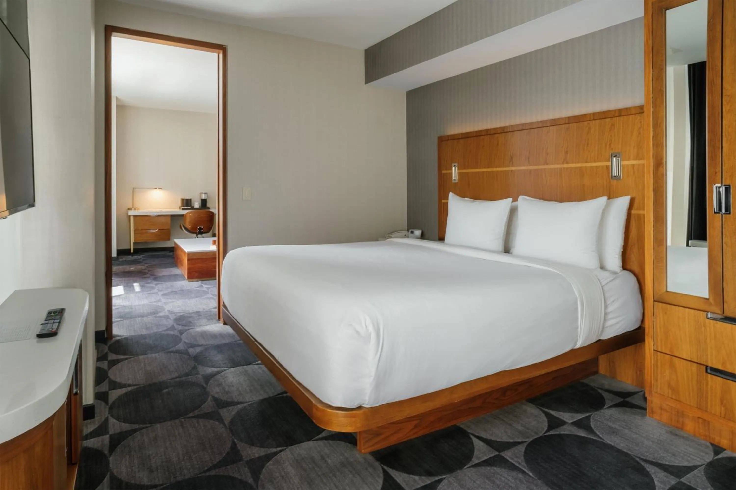 Photo of the whole room, Bed in Crowne Plaza HY36 Midtown Manhattan by IHG