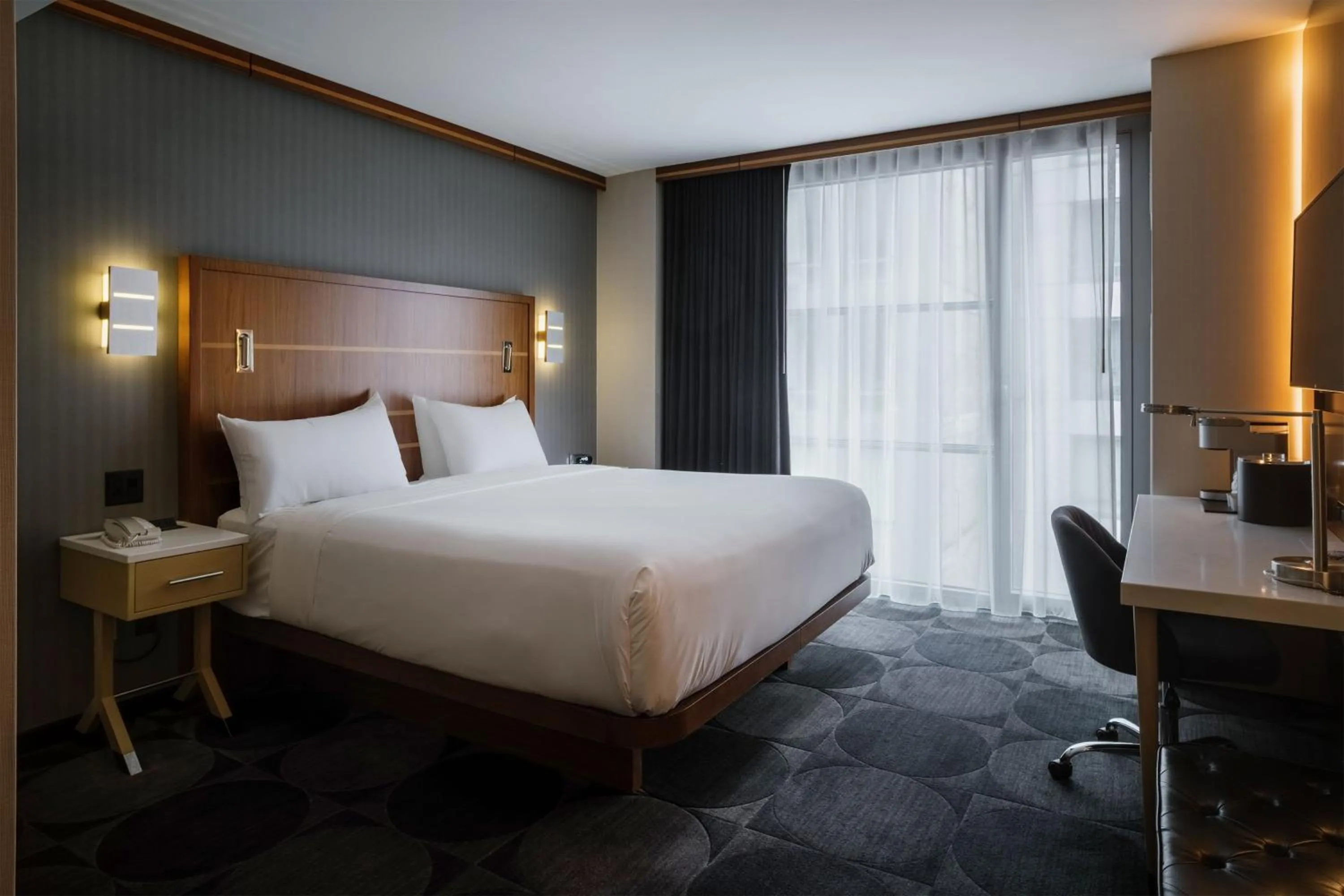 Photo of the whole room, Bed in Crowne Plaza HY36 Midtown Manhattan by IHG