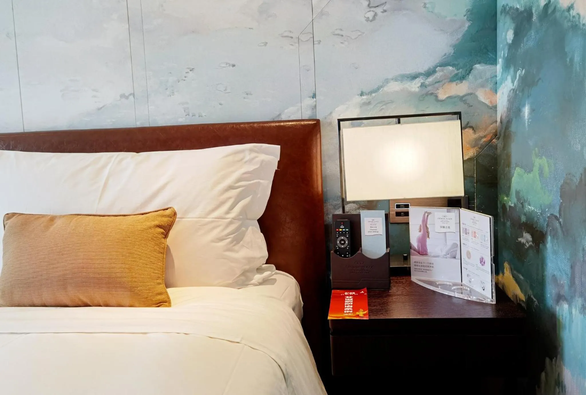 Photo of the whole room, Bed in Crowne Plaza Chengdu Wenjiang by IHG