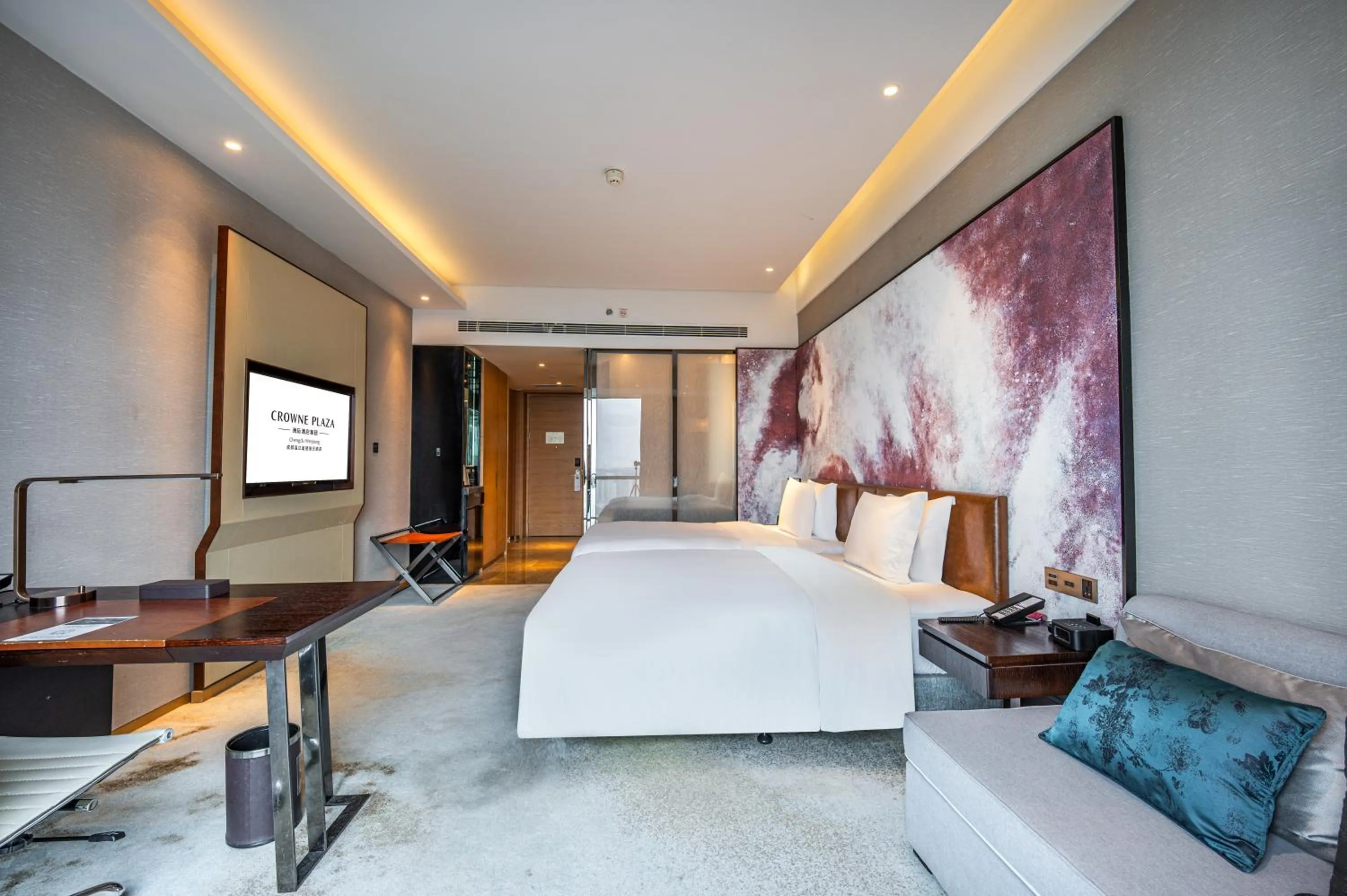 Bed in Crowne Plaza Chengdu Wenjiang by IHG