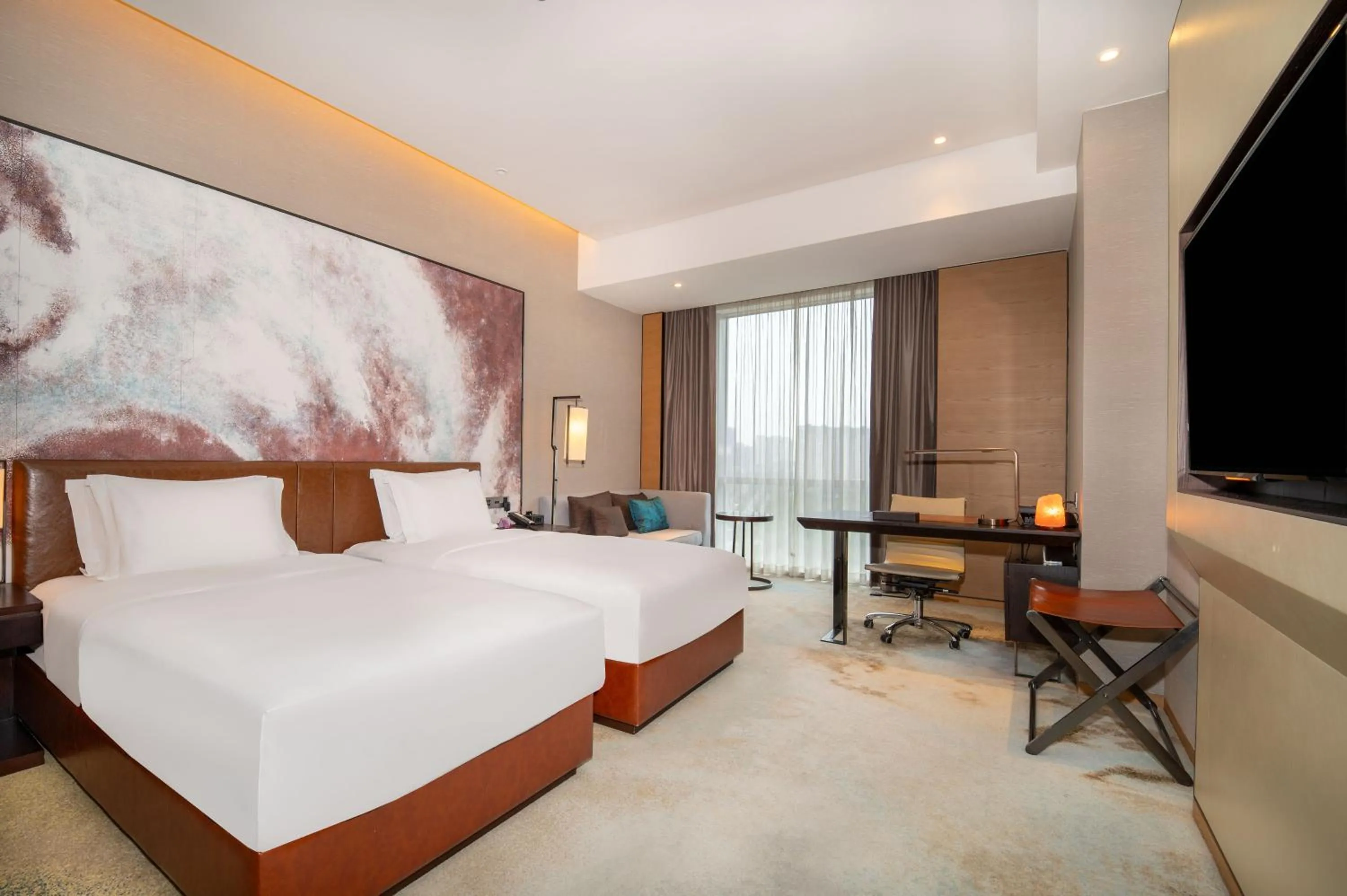 Bed in Crowne Plaza Chengdu Wenjiang by IHG