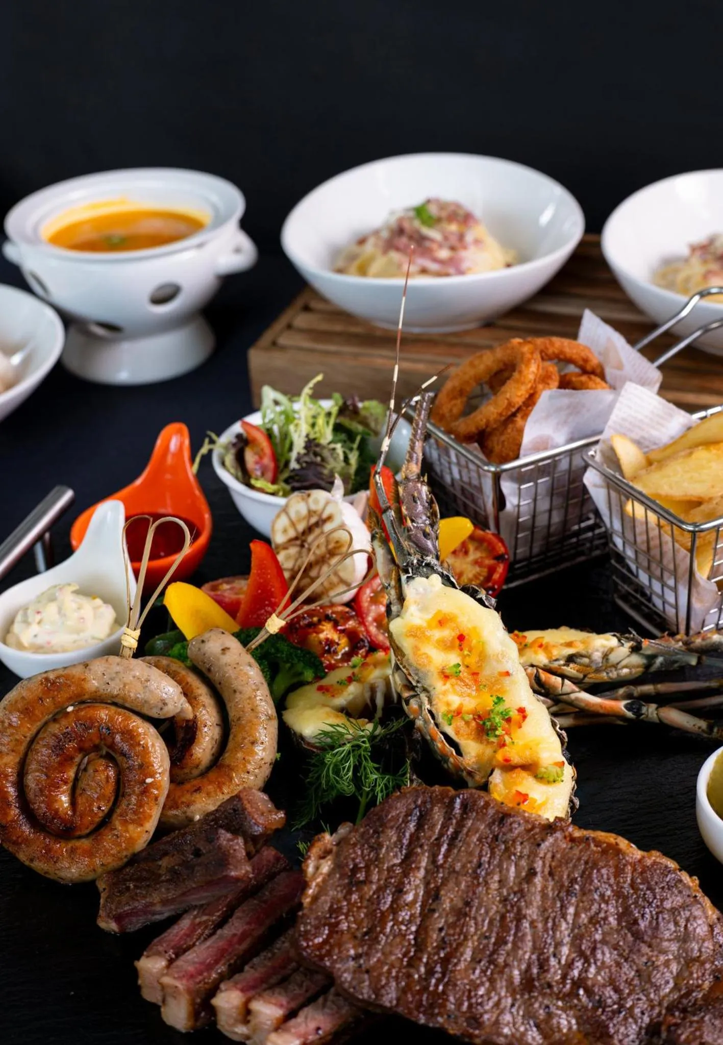 Restaurant/places to eat in Crowne Plaza Chengdu Wenjiang by IHG