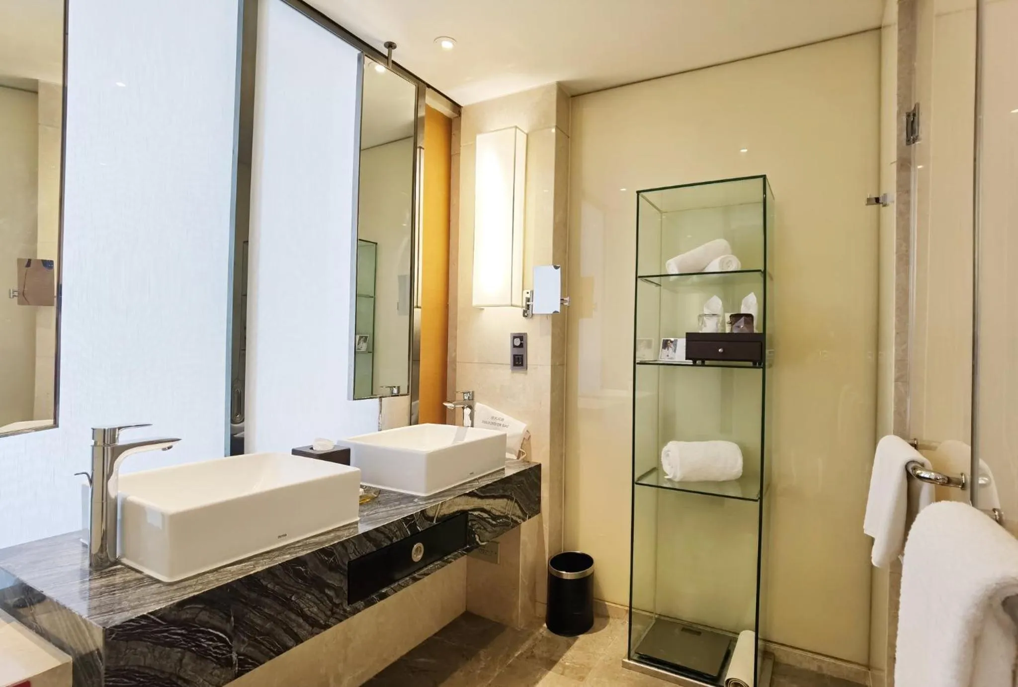 Photo of the whole room in Crowne Plaza Chengdu Wenjiang by IHG