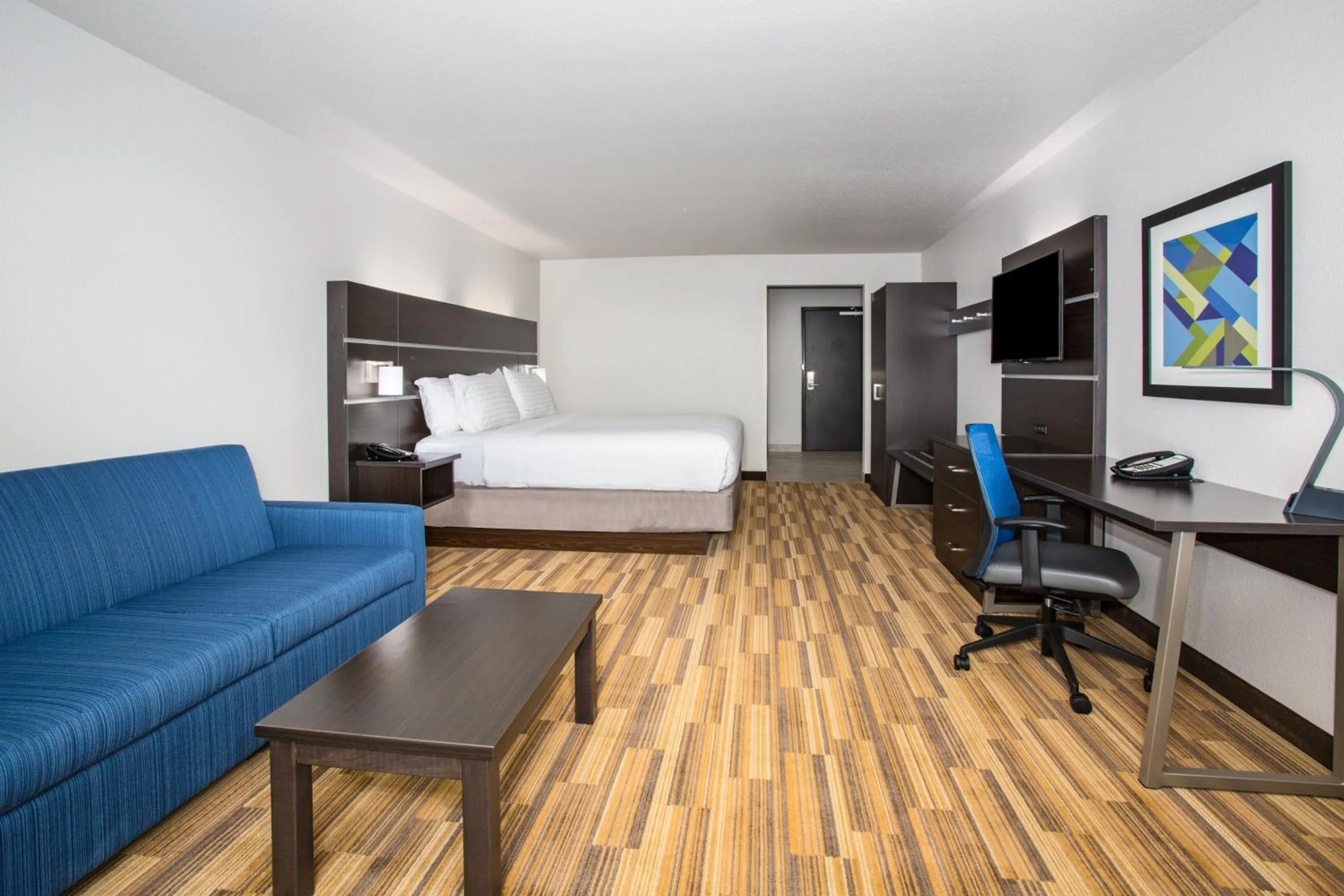 Photo of the whole room, Bed in Holiday Inn Express & Suites - Rapid City - Rushmore South by IHG