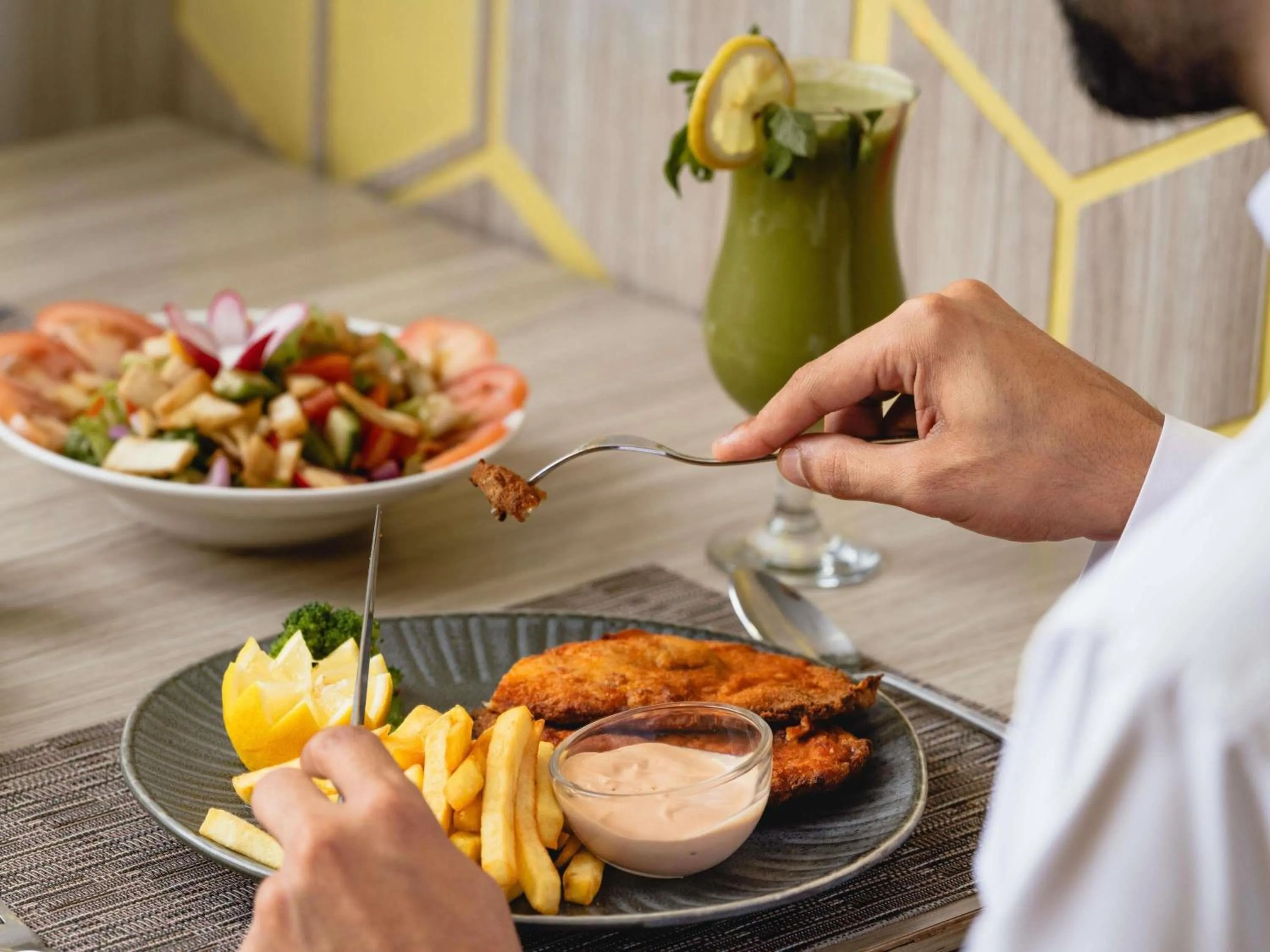 Restaurant/places to eat in ibis Styles Makkah