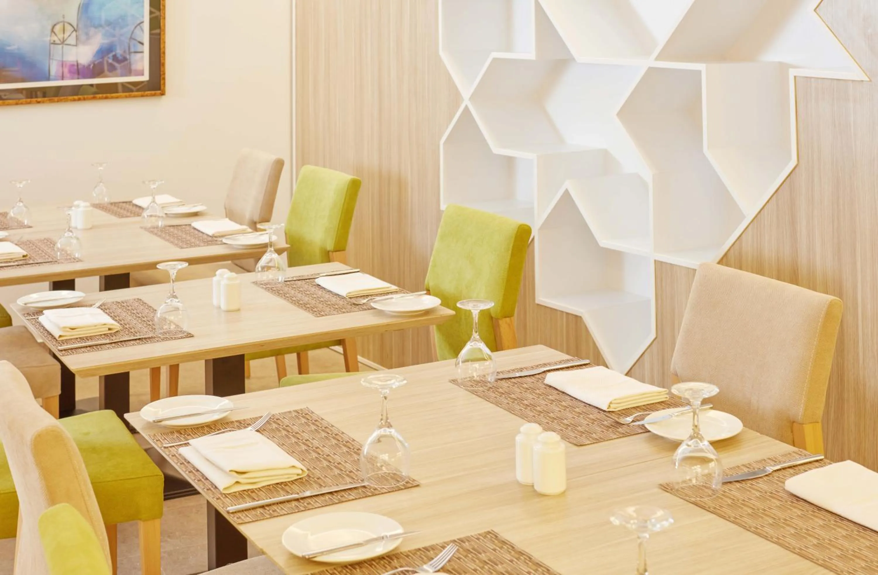 Restaurant/places to eat in ibis Styles Makkah