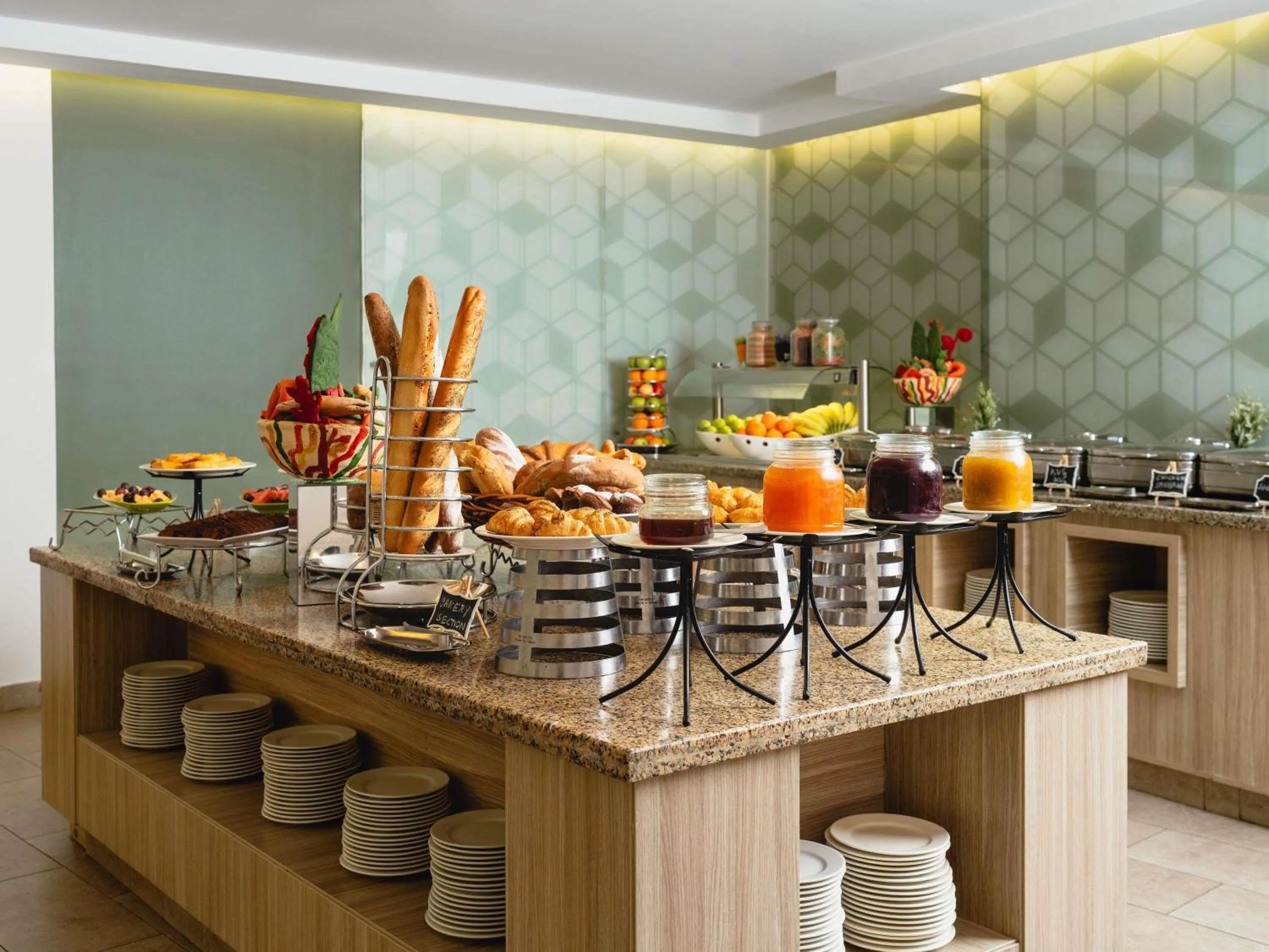 Restaurant/places to eat in ibis Styles Makkah