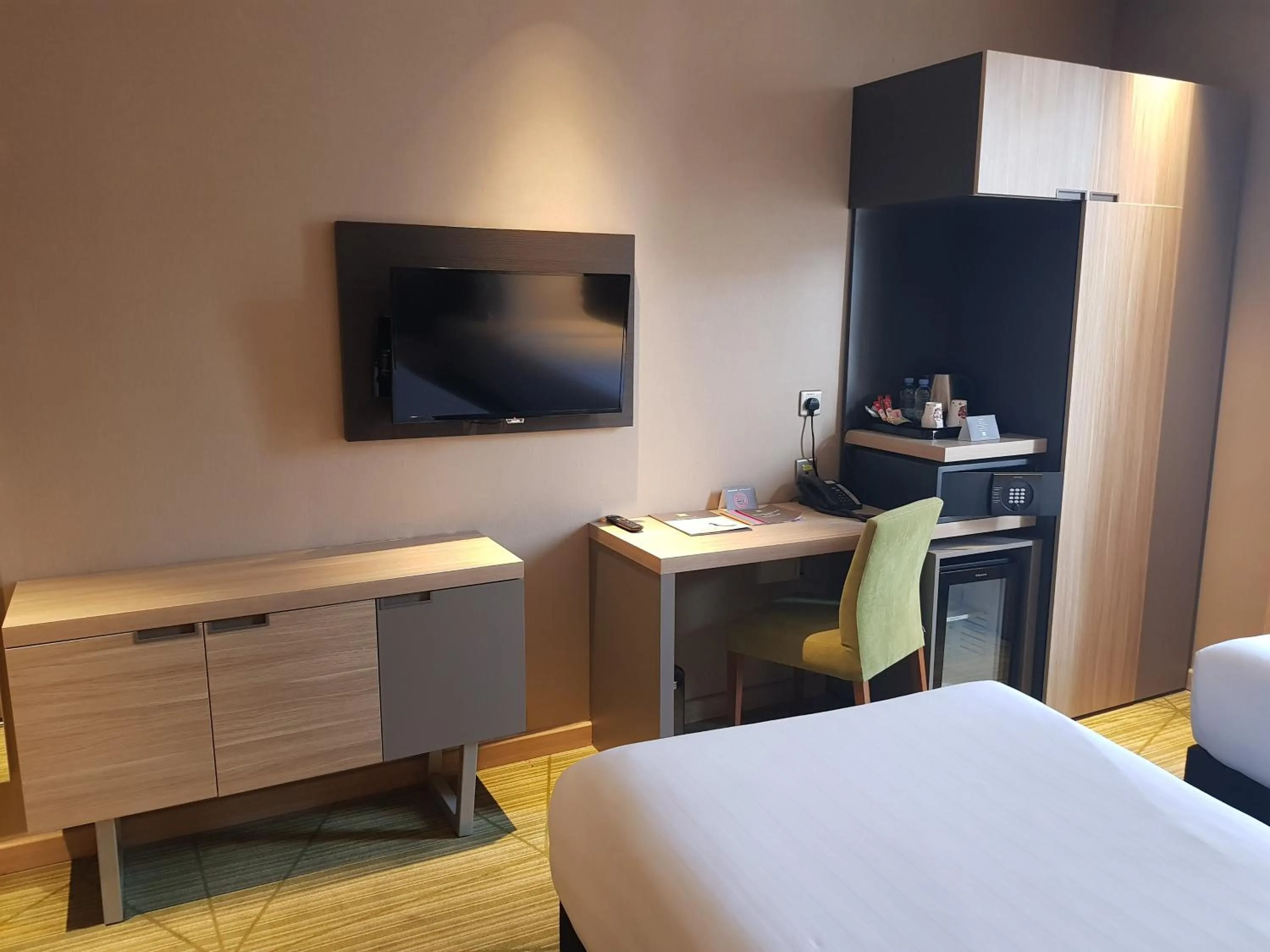 hair dresser, Bed in ibis Styles Makkah