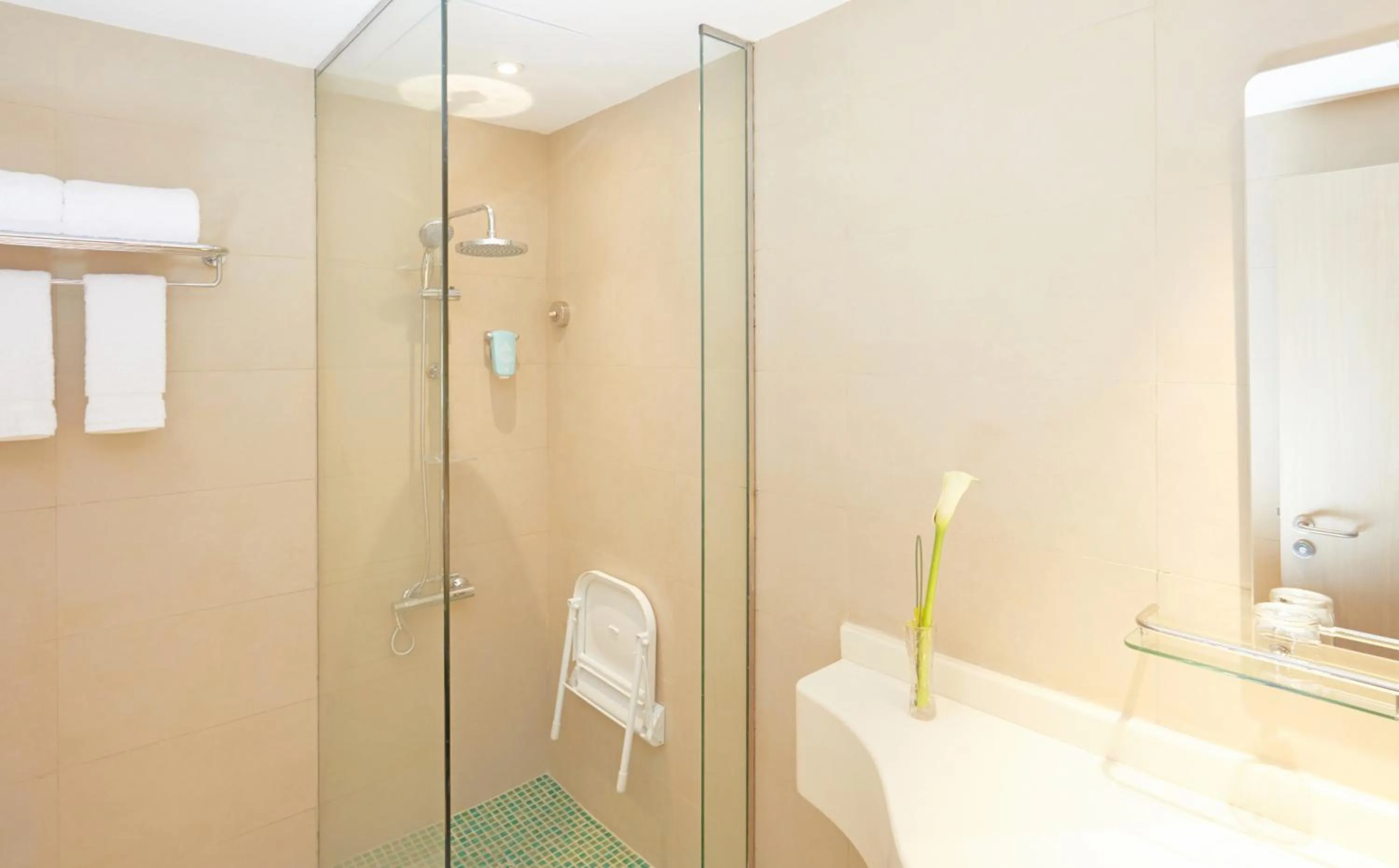 Bathroom in ibis Styles Makkah