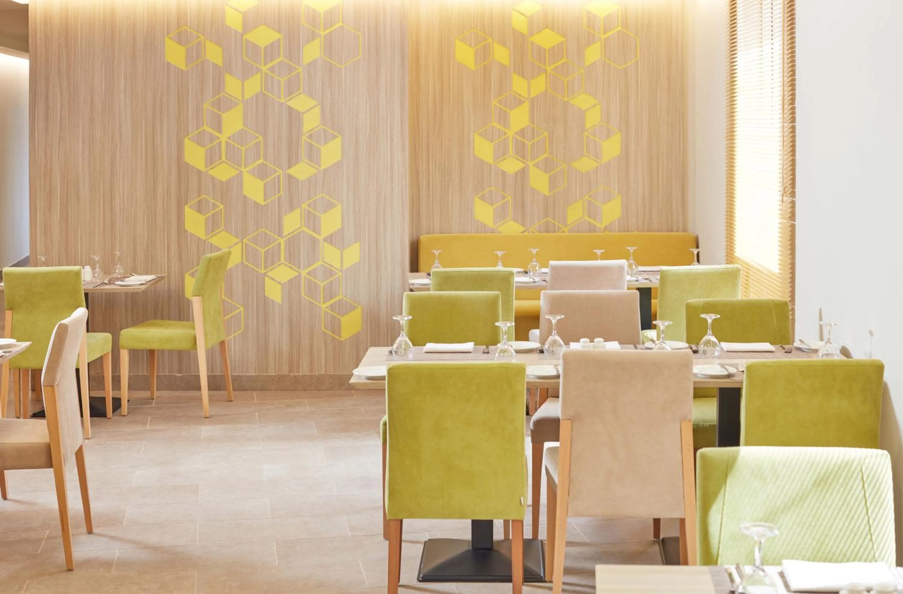 Restaurant/places to eat in ibis Styles Makkah