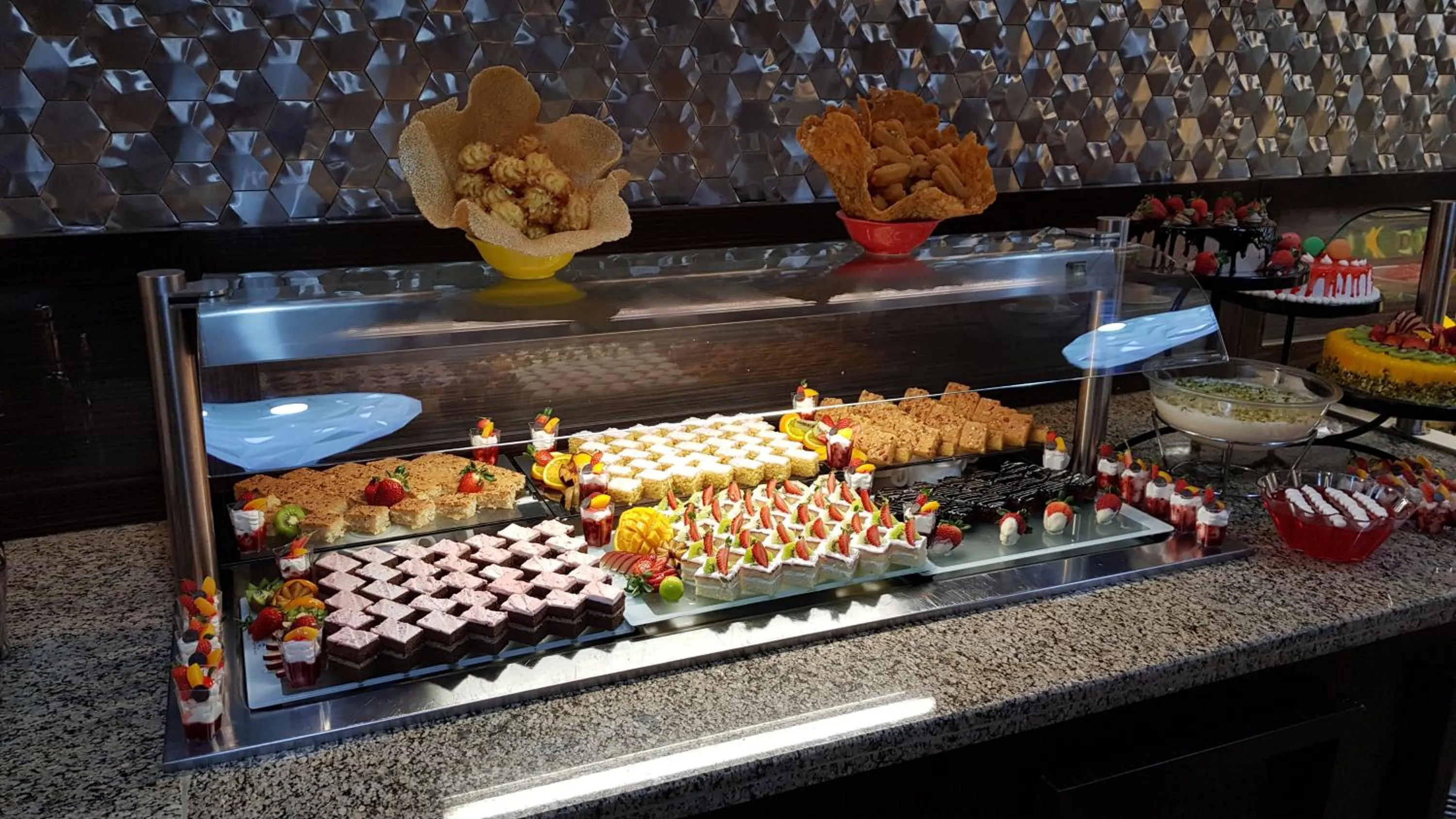 Restaurant/places to eat in ibis Styles Makkah