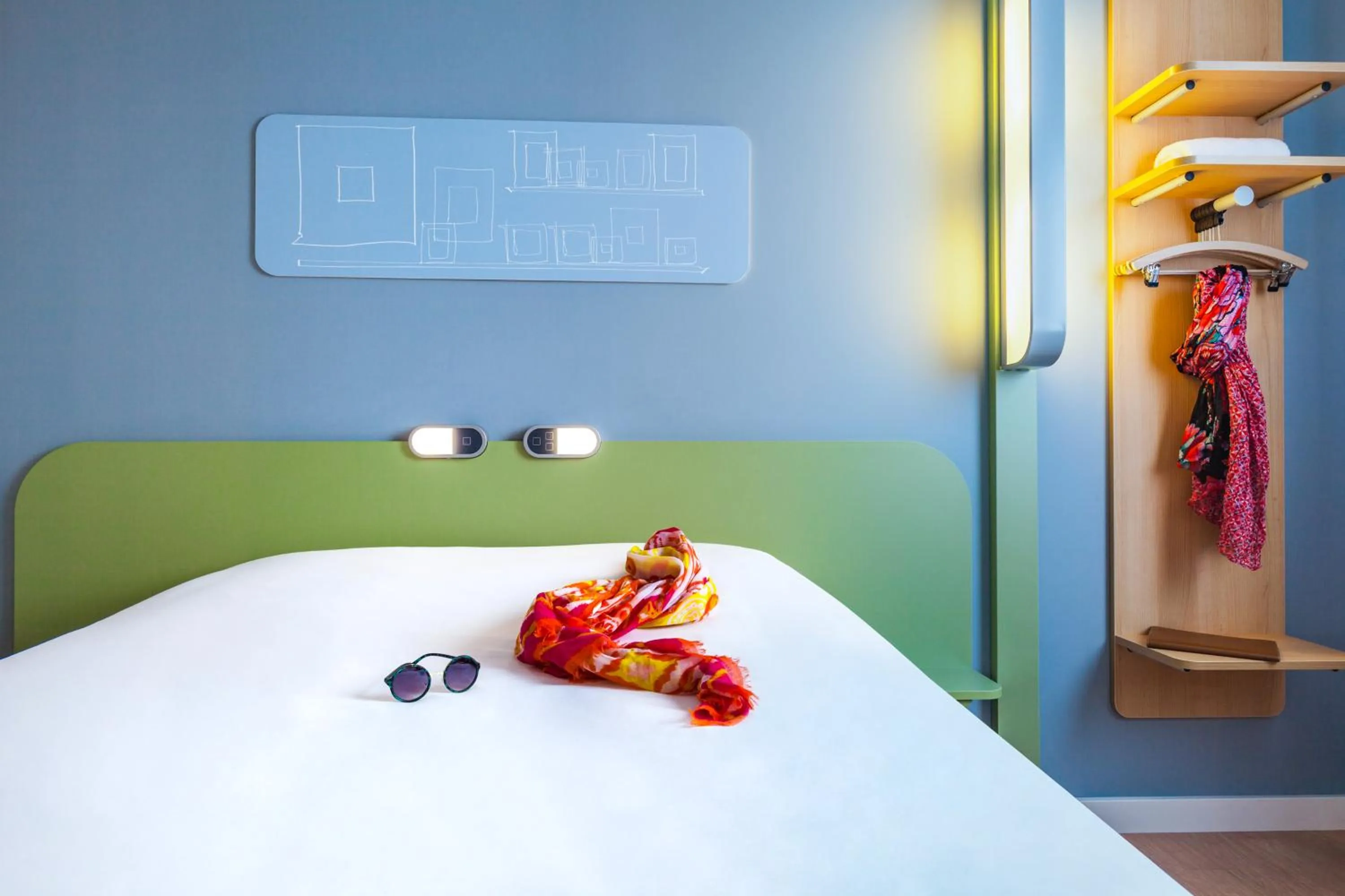 Bed in ibis budget Sens