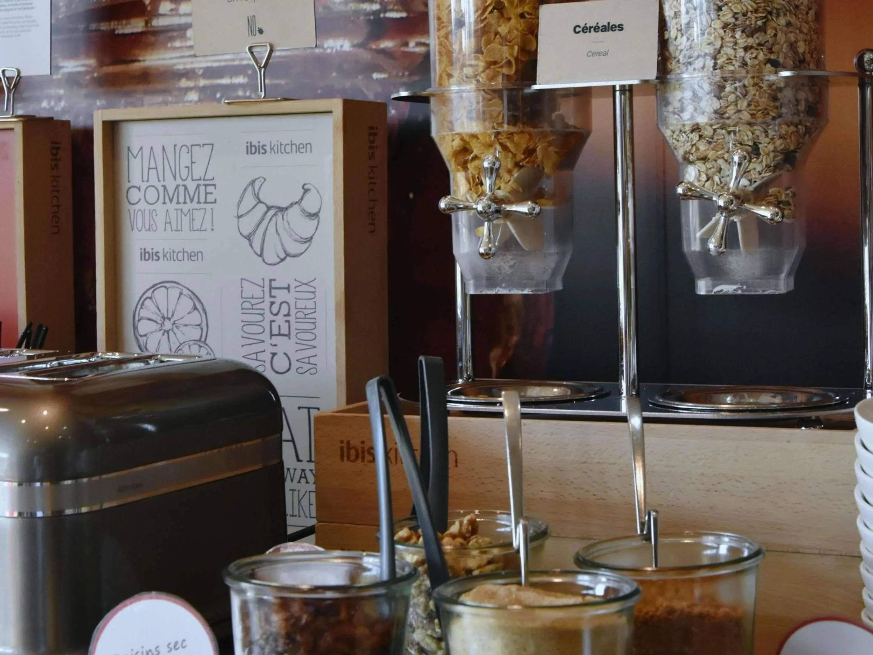 Restaurant/places to eat in ibis Sens