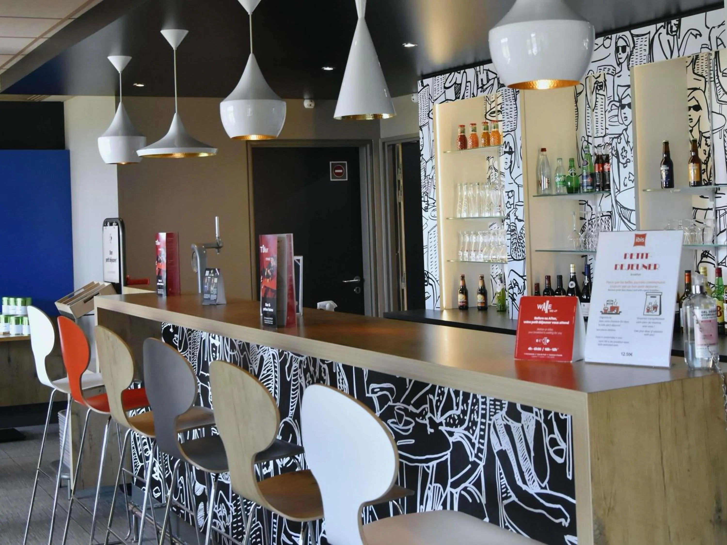 Lounge or bar in ibis Sens