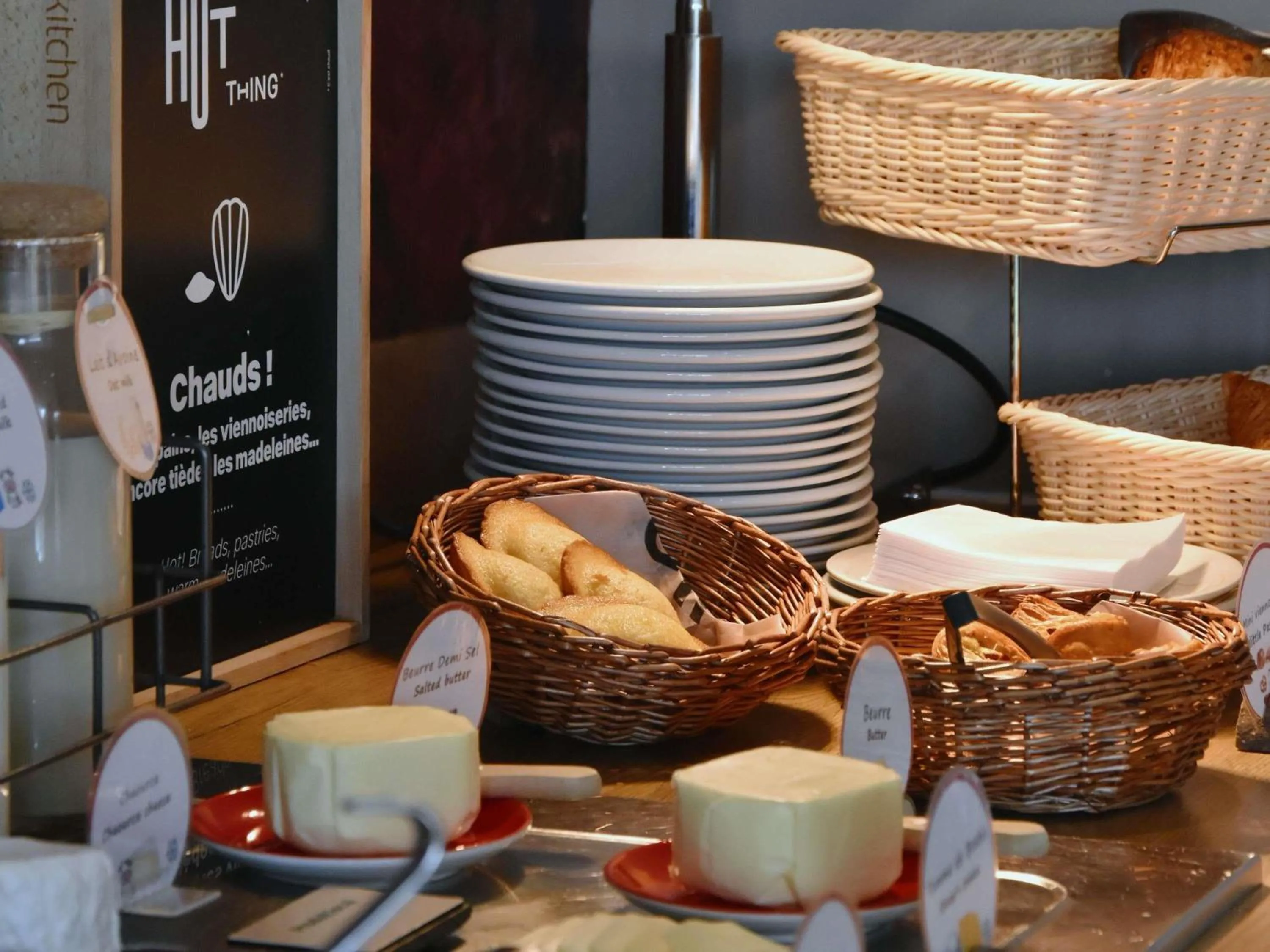 Restaurant/places to eat in ibis Sens