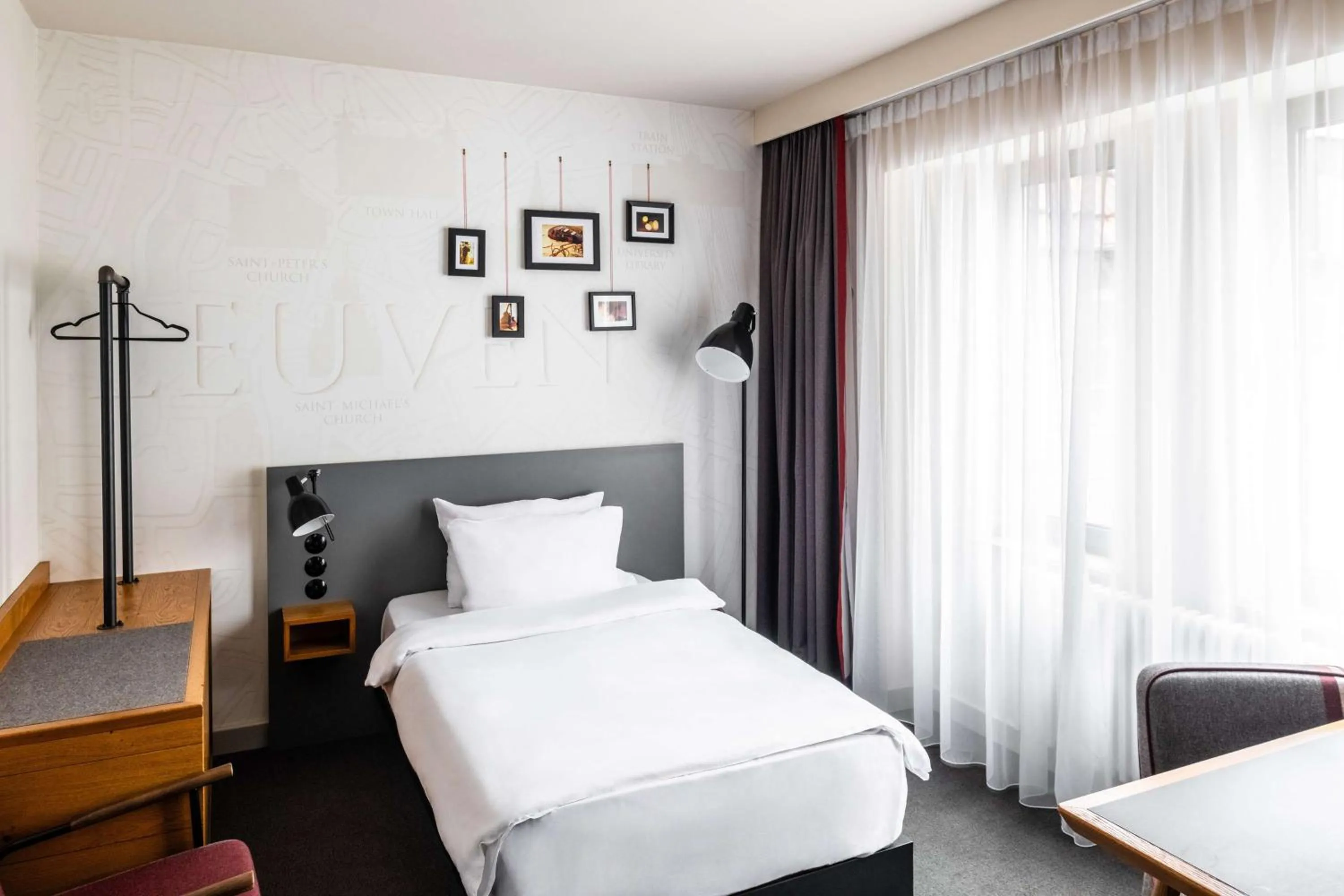 Bedroom, Bed in pentahotel Leuven