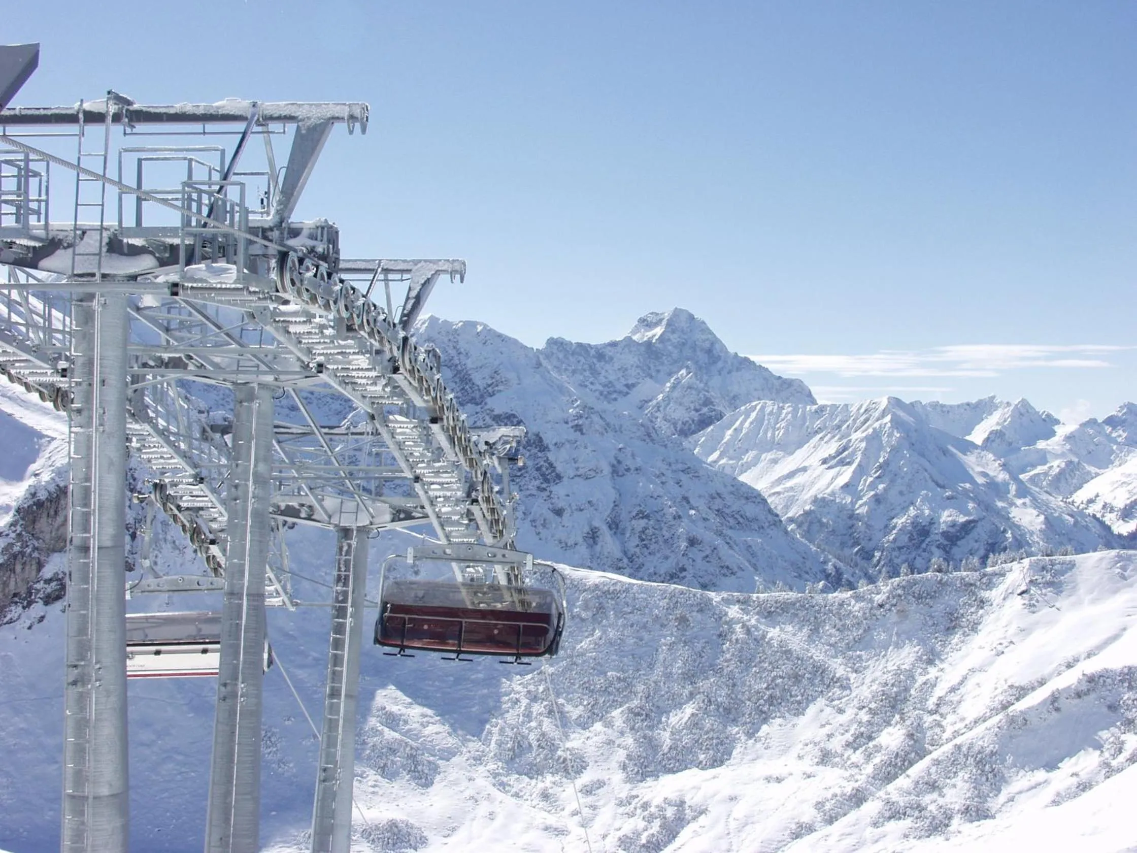 Area and facilities in Alp-Chalet