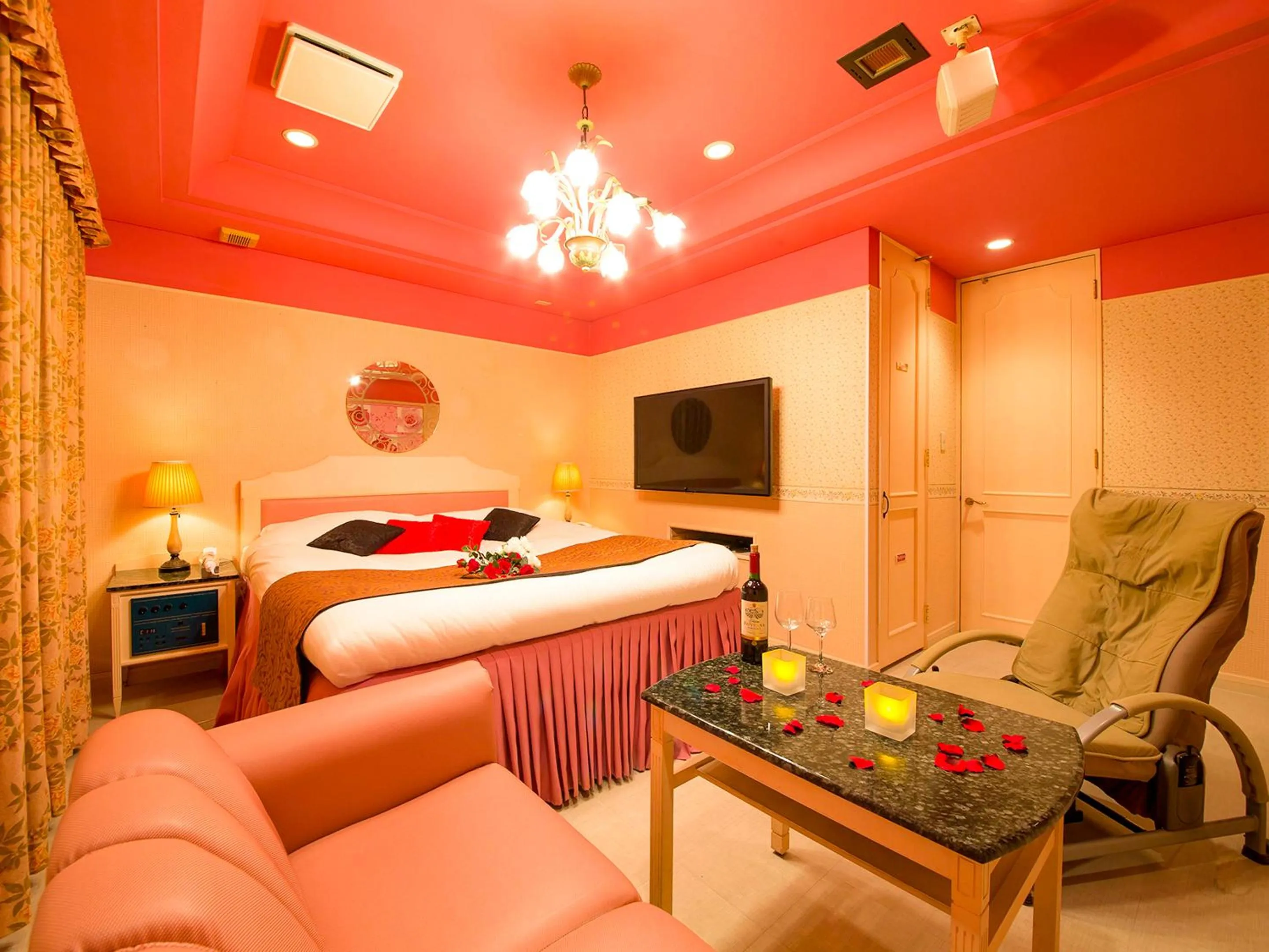 Photo of the whole room, Bed in Hotel Gallery (Adult Only)