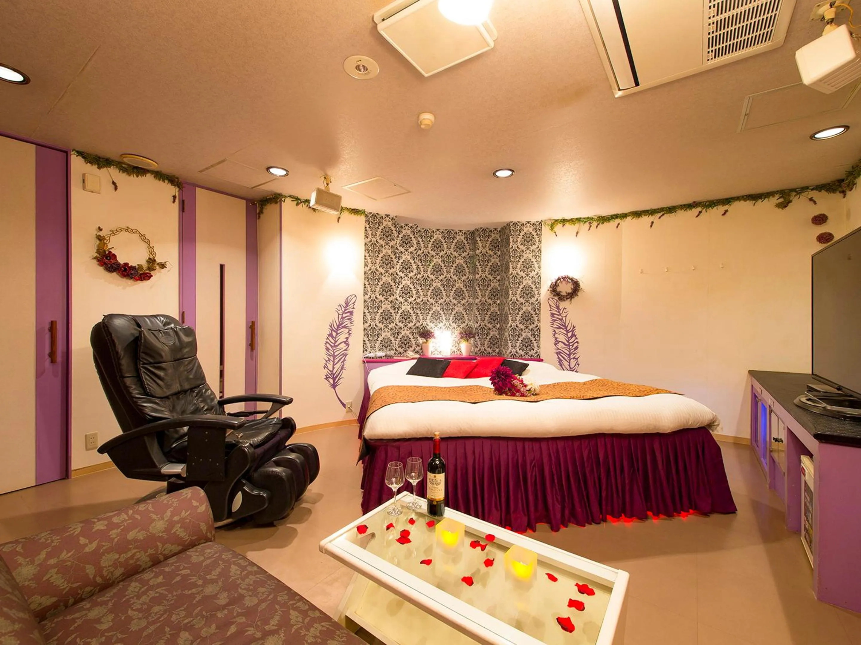 Photo of the whole room, Bed in Hotel Gallery (Adult Only)