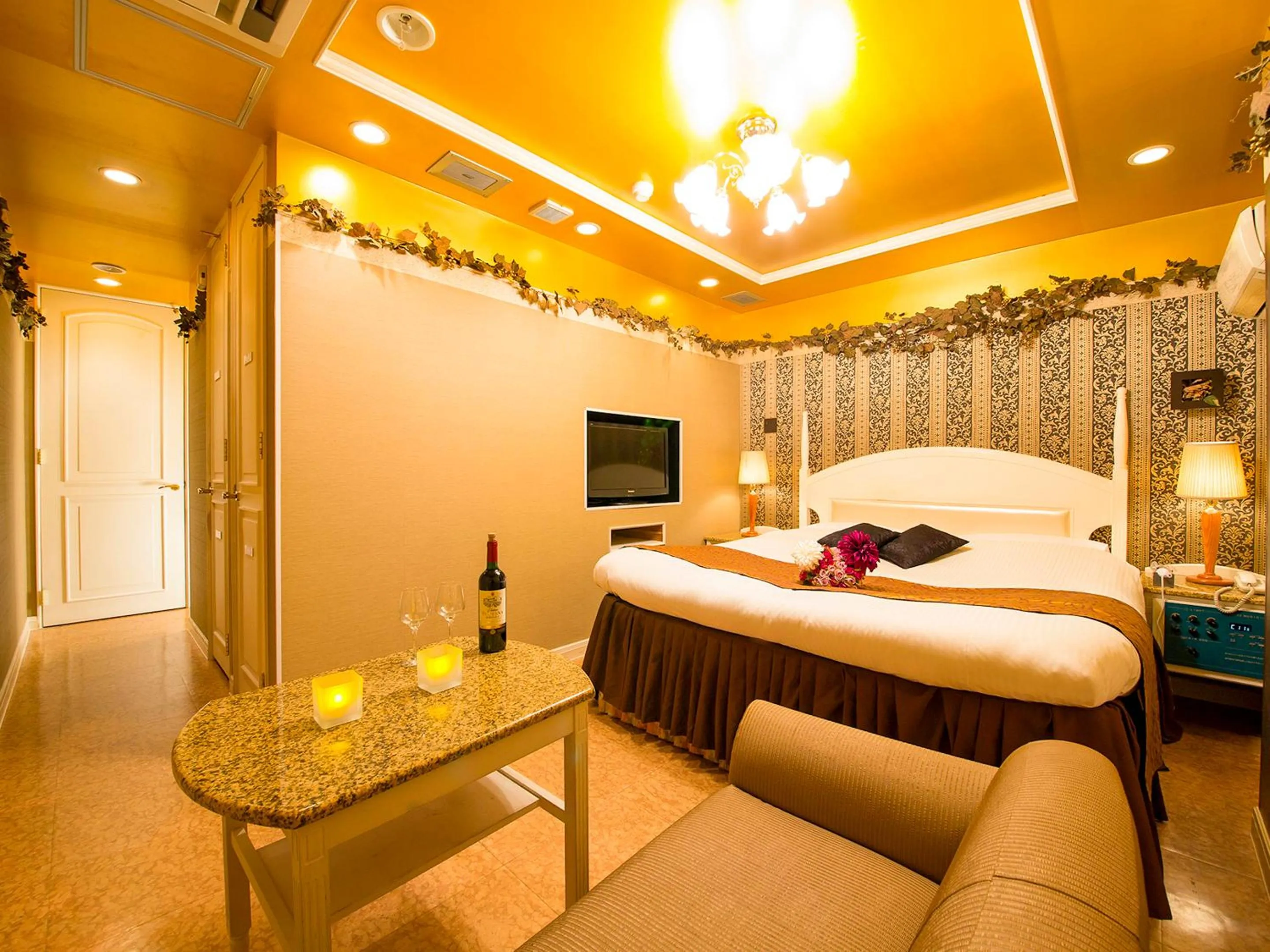 Photo of the whole room, Bed in Hotel Gallery (Adult Only)